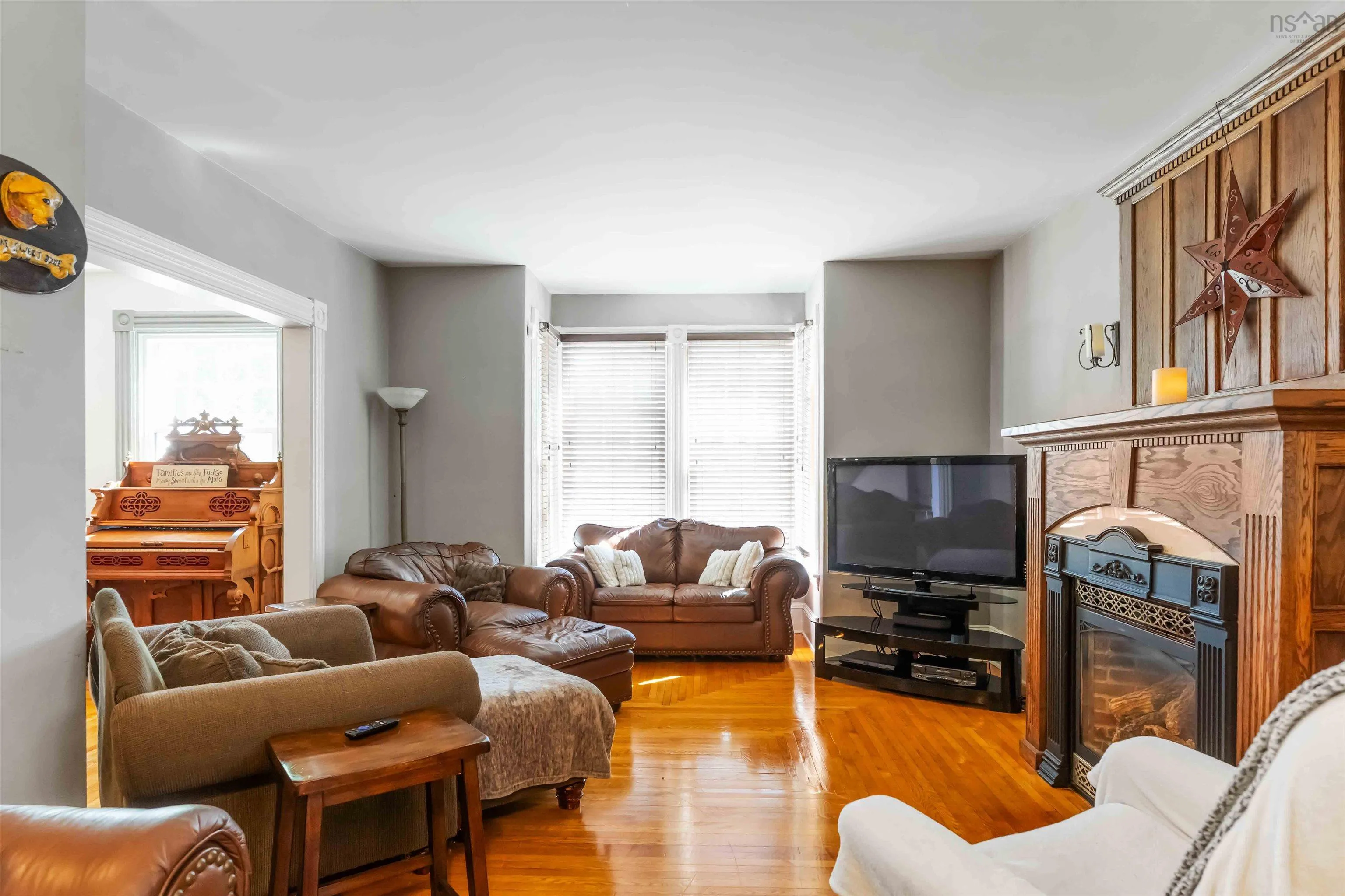 185 Commercial Street, Middleton, NS B0S 1P0, 6 Bedrooms Bedrooms, ,4 BathroomsBathrooms,Residential,For Sale,Commercial,202518918