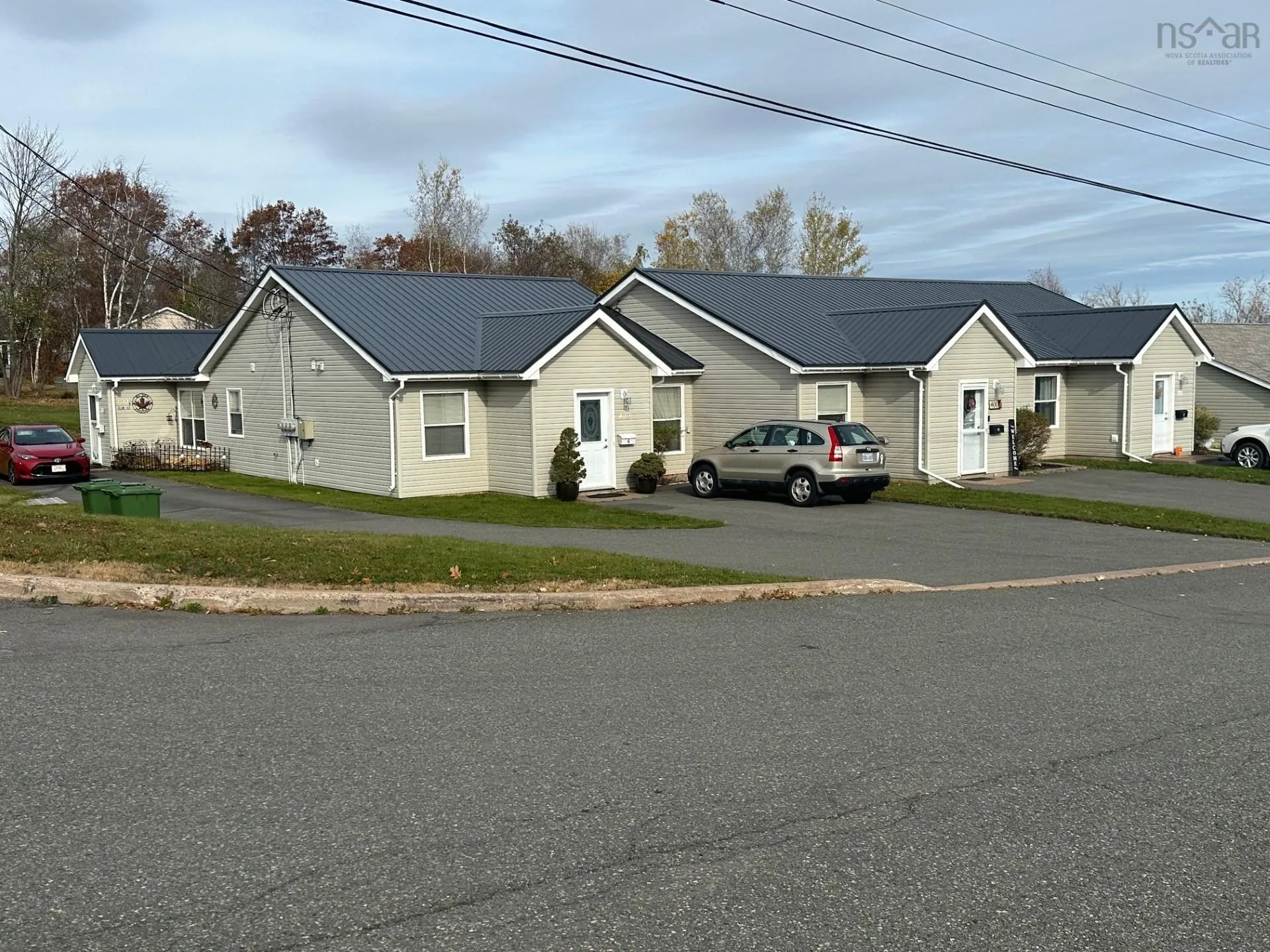 400 Elm Street, New Glasgow, NS B2H 1Z1, 8 Bedrooms Bedrooms, ,Residential Income,For Sale,Elm,202520107