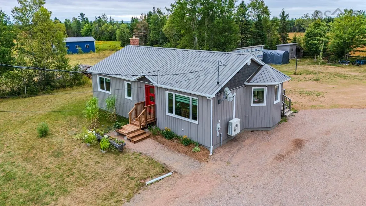 7048 Hwy 2, Portapique, NS B0M 1B0, 3 Bedrooms Bedrooms, ,1 BathroomBathrooms,Residential,For Sale,Hwy 2,202520982