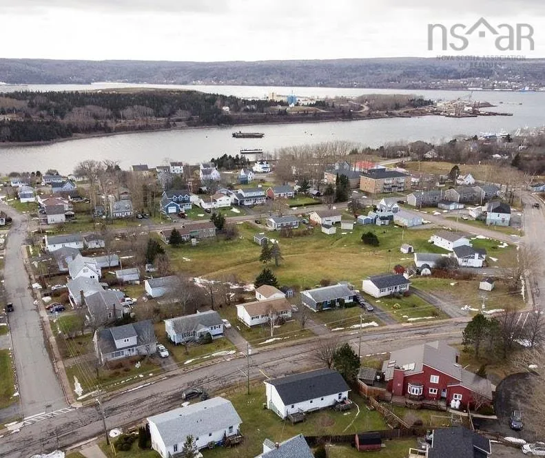 704 Queen Street, Port Hawkesbury, NS B9A 2W8, 6 Bedrooms Bedrooms, ,Residential Income,For Sale,Queen,202523486