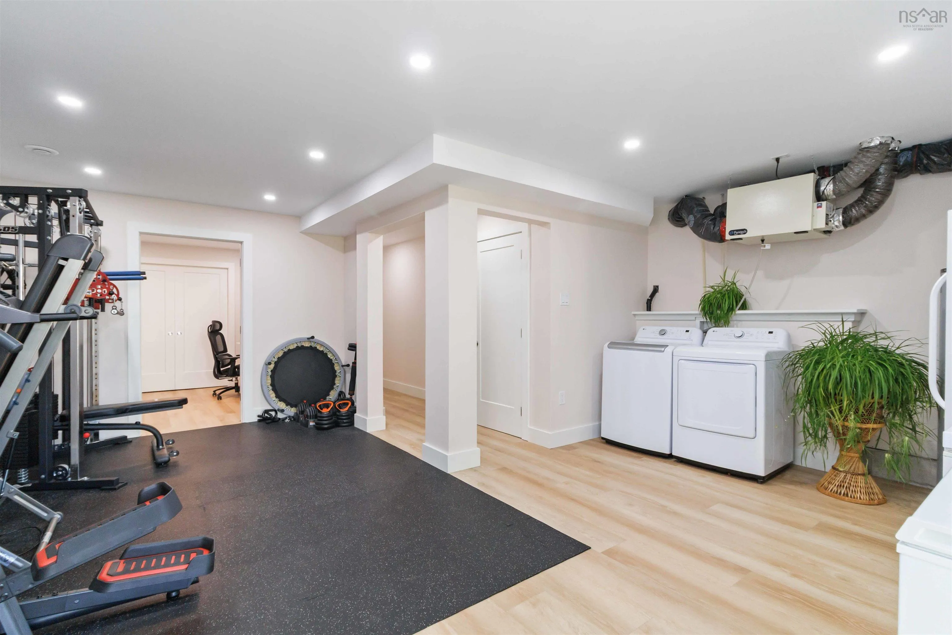 77 St Clair Avenue, Dartmouth, NS B2X 0B2, 3 Bedrooms Bedrooms, ,4 BathroomsBathrooms,Residential,For Sale,St Clair,202520476