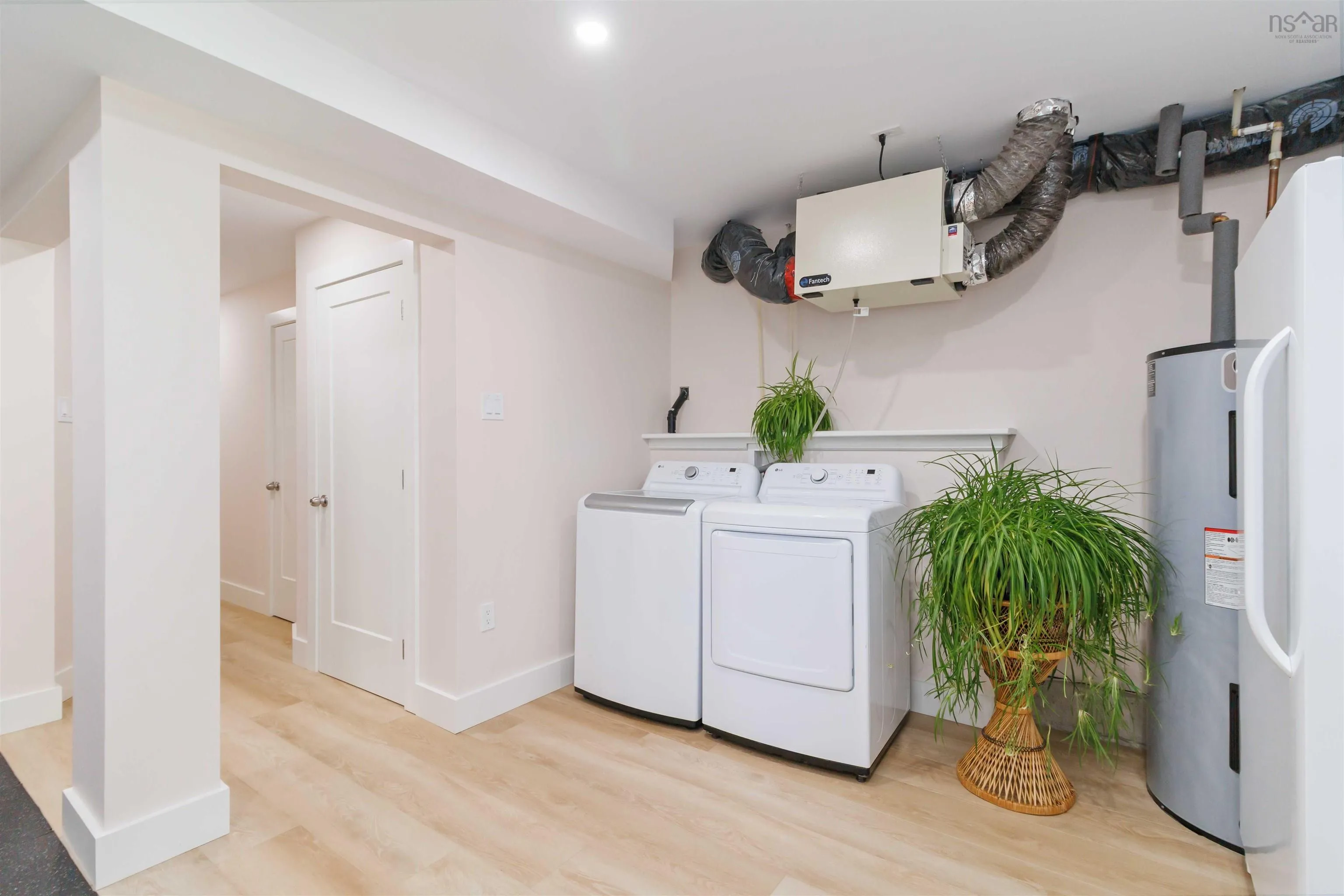 77 St Clair Avenue, Dartmouth, NS B2X 0B2, 3 Bedrooms Bedrooms, ,4 BathroomsBathrooms,Residential,For Sale,St Clair,202520476
