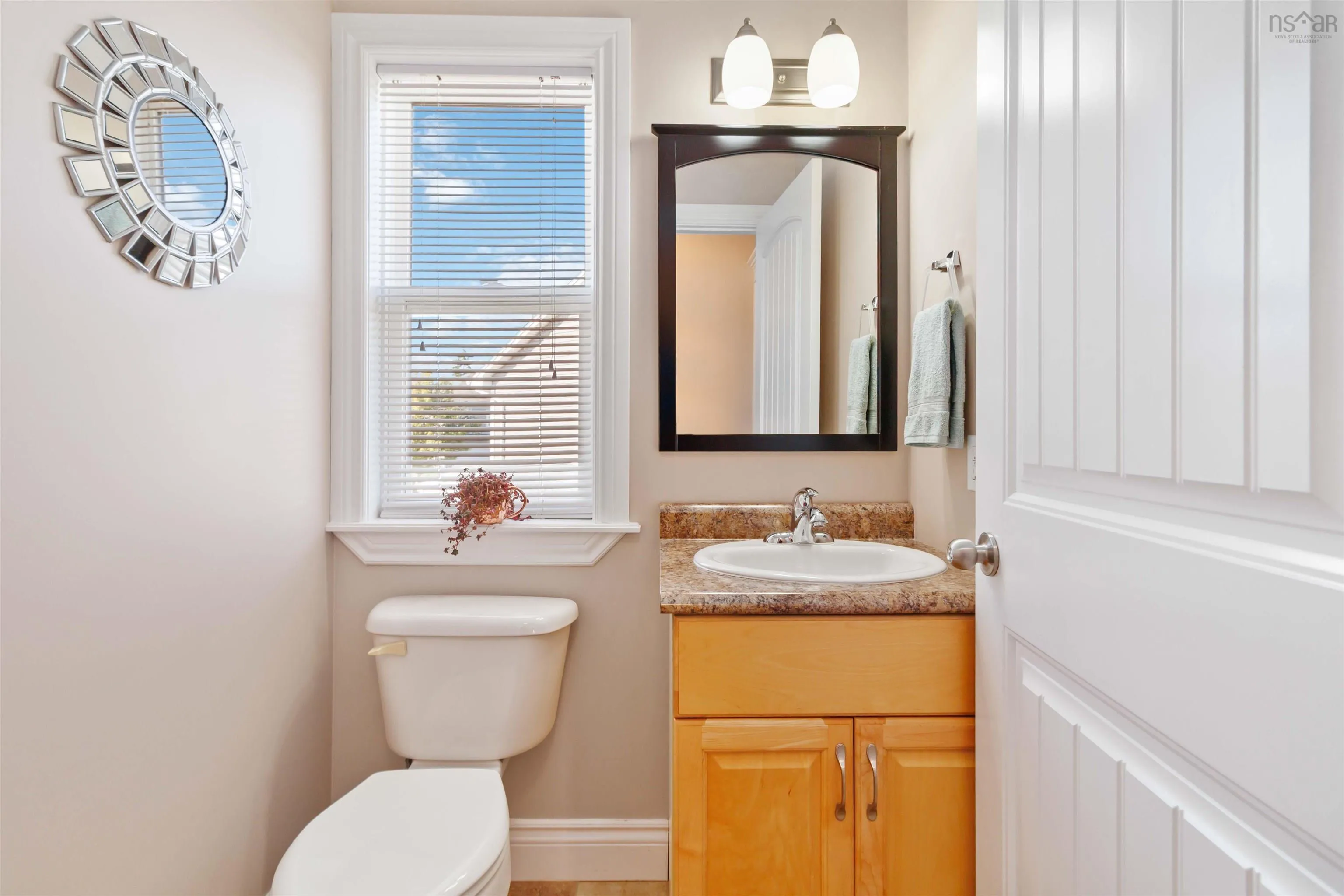 77 St Clair Avenue, Dartmouth, NS B2X 0B2, 3 Bedrooms Bedrooms, ,4 BathroomsBathrooms,Residential,For Sale,St Clair,202520476
