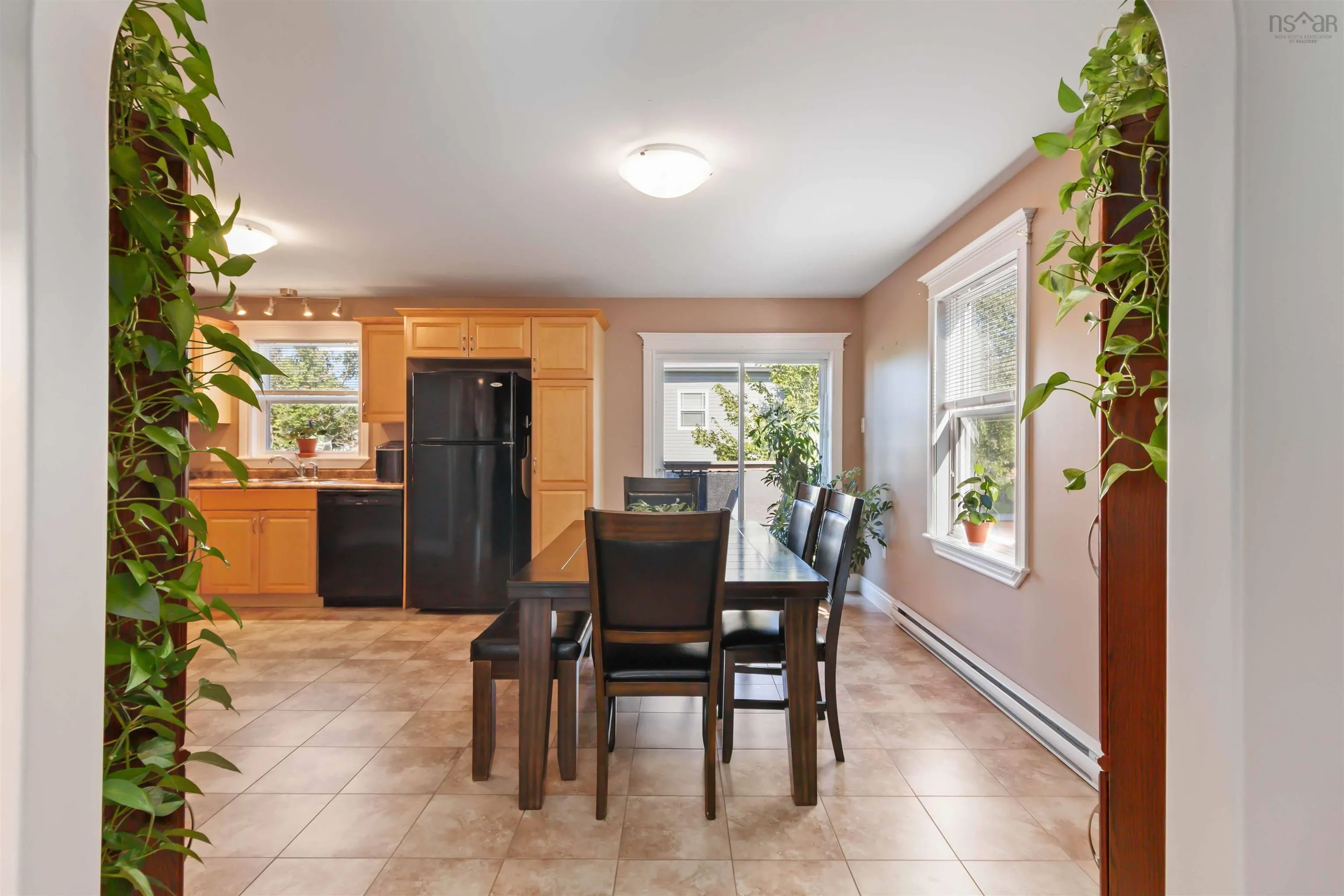 77 St Clair Avenue, Dartmouth, NS B2X 0B2, 3 Bedrooms Bedrooms, ,4 BathroomsBathrooms,Residential,For Sale,St Clair,202520476