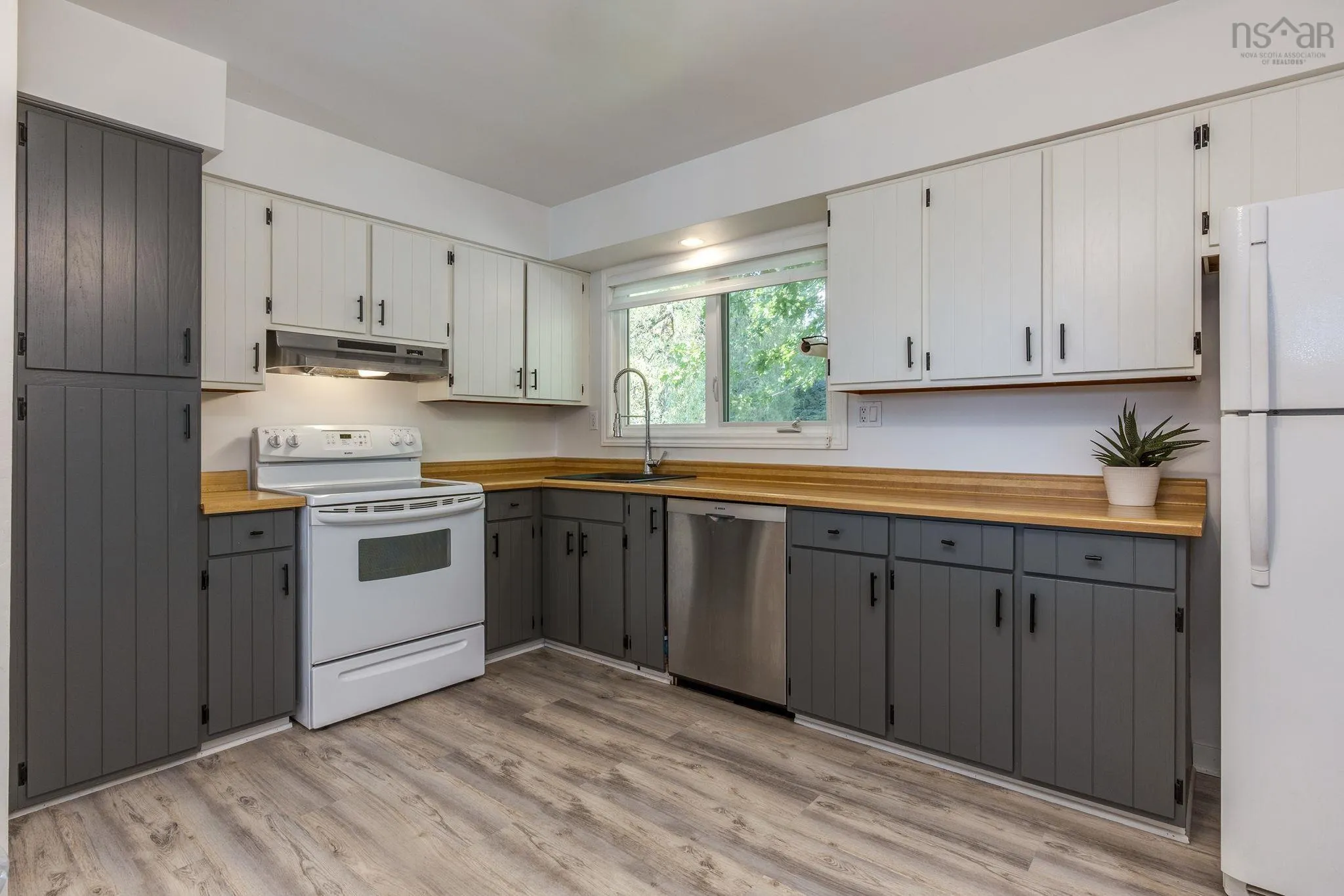 98 Collins Grove, Dartmouth, NS B2W 4E6, 3 Bedrooms Bedrooms, ,2 BathroomsBathrooms,Residential,For Sale,Collins Grove,202522446