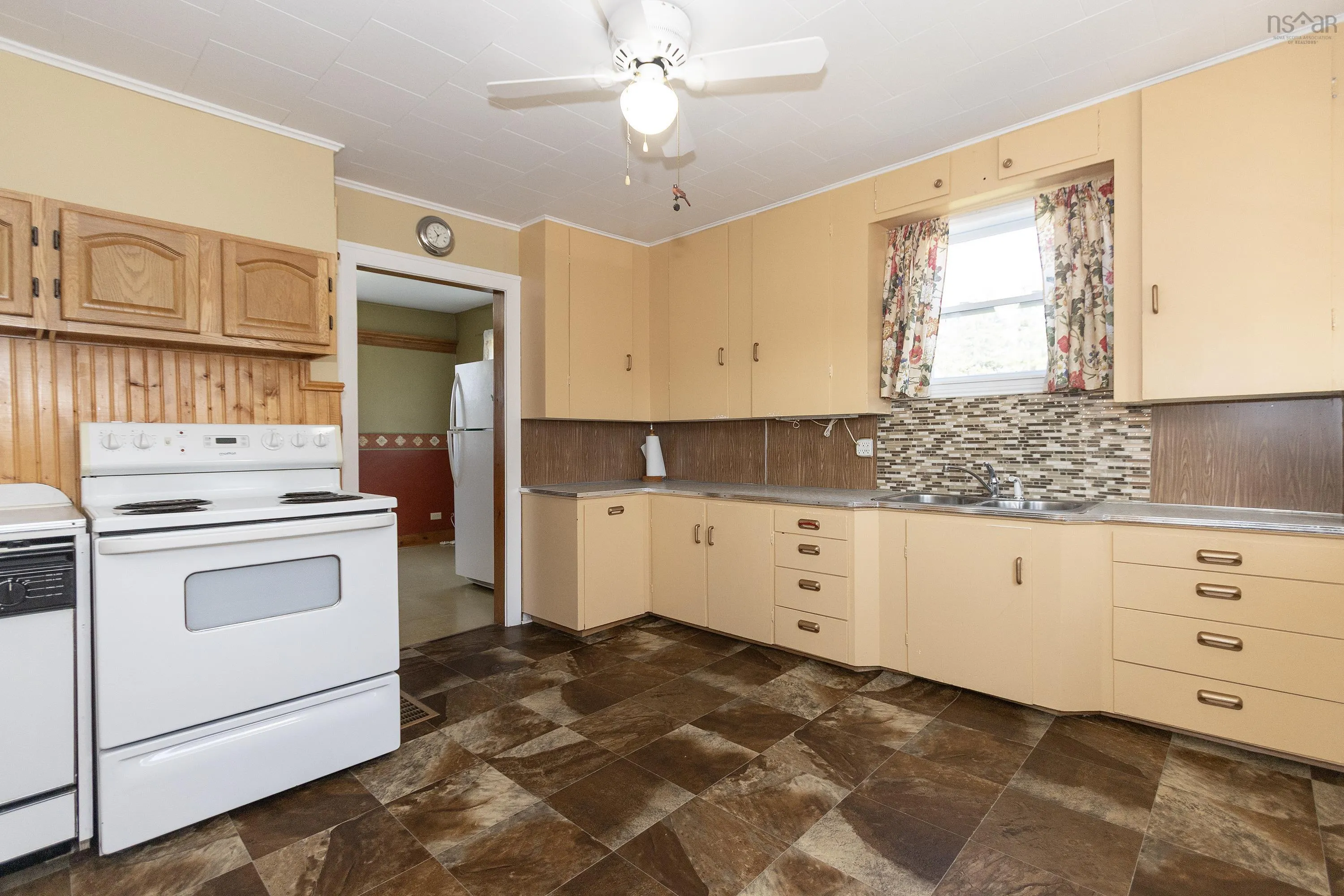 94 Mcfarlane Street, Springhill, NS B0M 1X0, 3 Bedrooms Bedrooms, ,1 BathroomBathrooms,Residential,For Sale,Mcfarlane,202520498