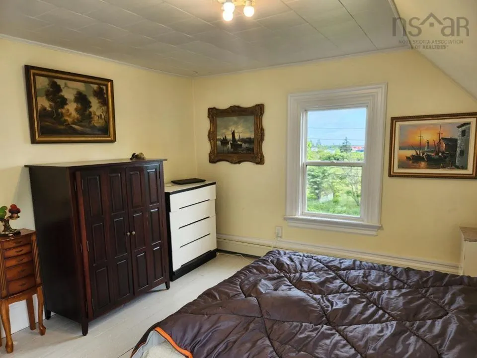 200 Argyle Street, Yarmouth, NS B5A 3X3, 5 Bedrooms Bedrooms, ,2 BathroomsBathrooms,Residential,For Sale,Argyle,202523478
