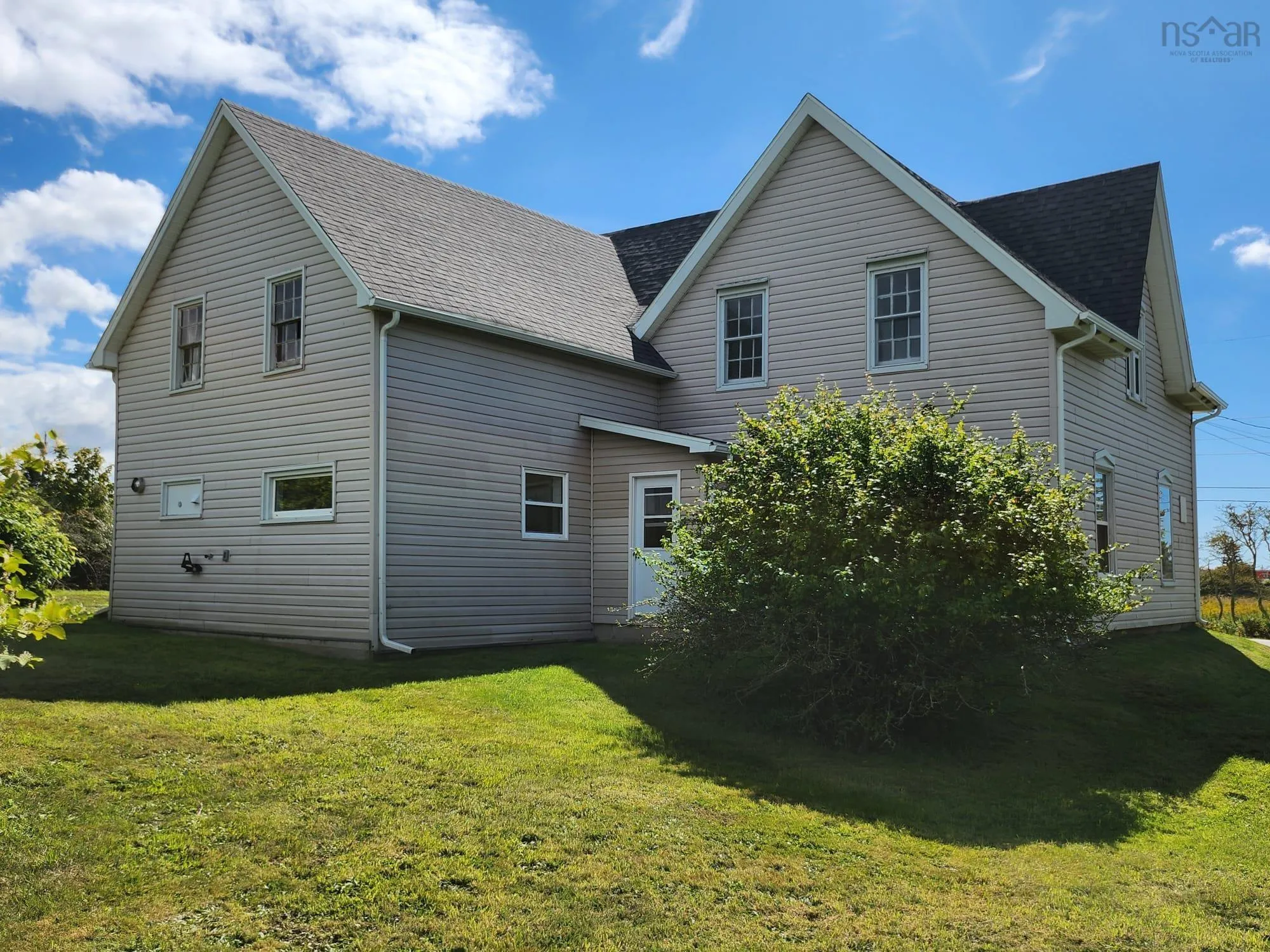 200 Argyle Street, Yarmouth, NS B5A 3X3, 5 Bedrooms Bedrooms, ,2 BathroomsBathrooms,Residential,For Sale,Argyle,202523478