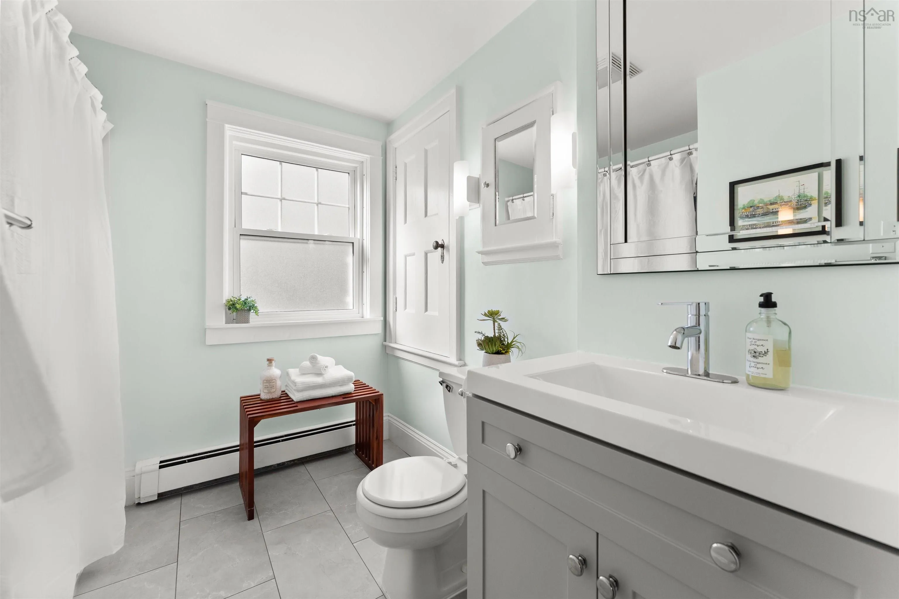 70 Oakdene Avenue, Kentville, NS B4N 2B9, 3 Bedrooms Bedrooms, ,1 BathroomBathrooms,Residential,For Sale,Oakdene,202524933