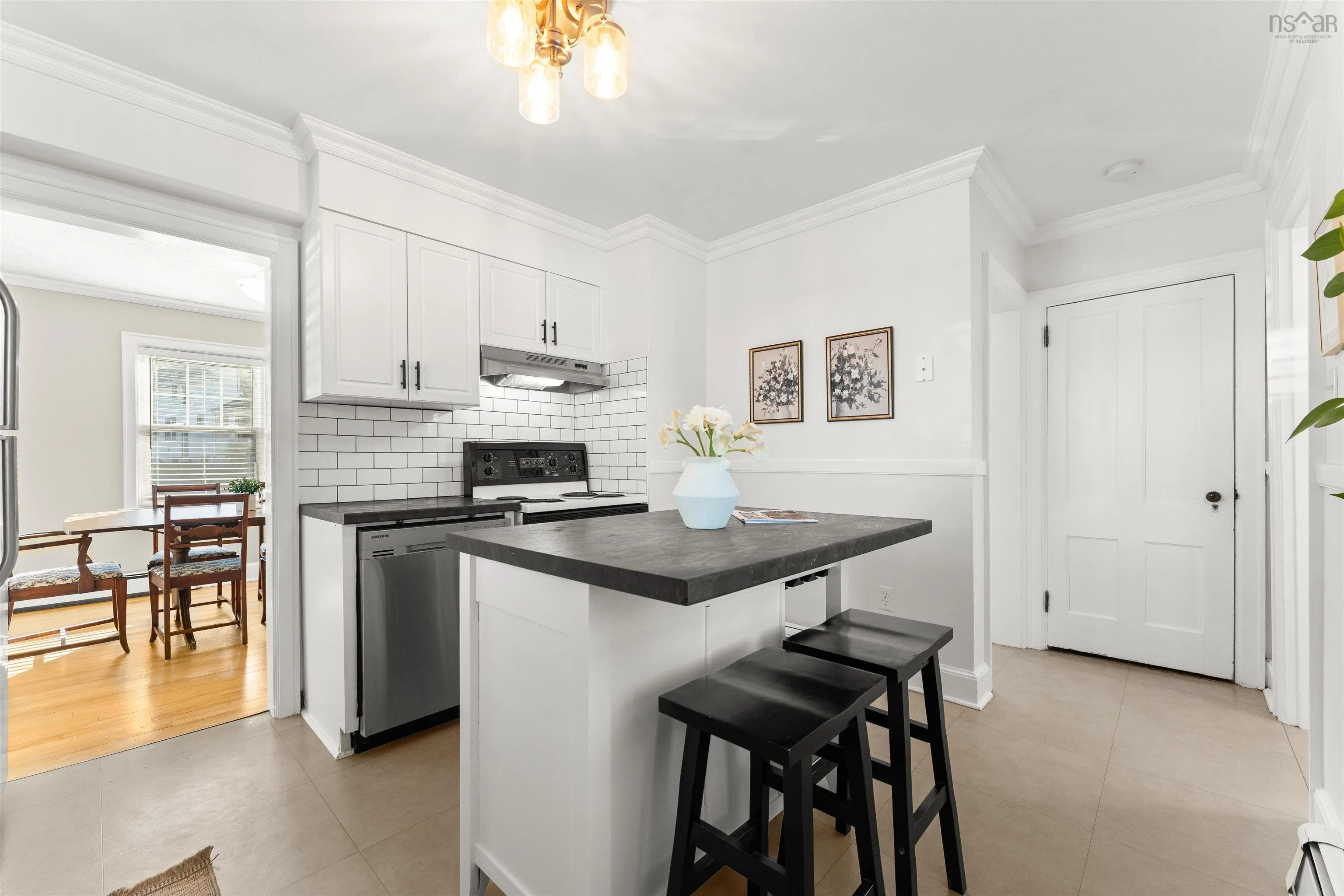70 Oakdene Avenue, Kentville, NS B4N 2B9, 3 Bedrooms Bedrooms, ,1 BathroomBathrooms,Residential,For Sale,Oakdene,202524933