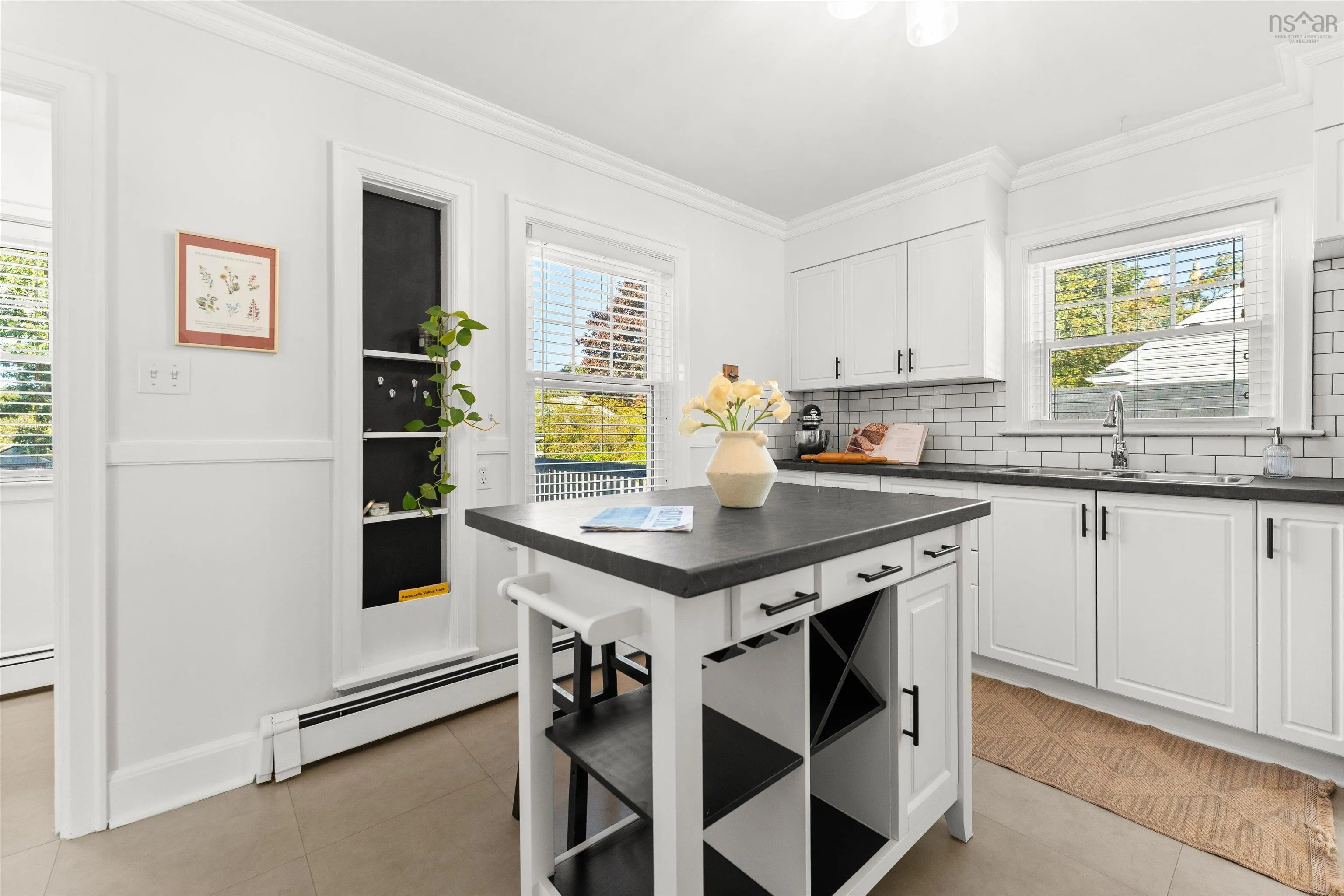70 Oakdene Avenue, Kentville, NS B4N 2B9, 3 Bedrooms Bedrooms, ,1 BathroomBathrooms,Residential,For Sale,Oakdene,202524933