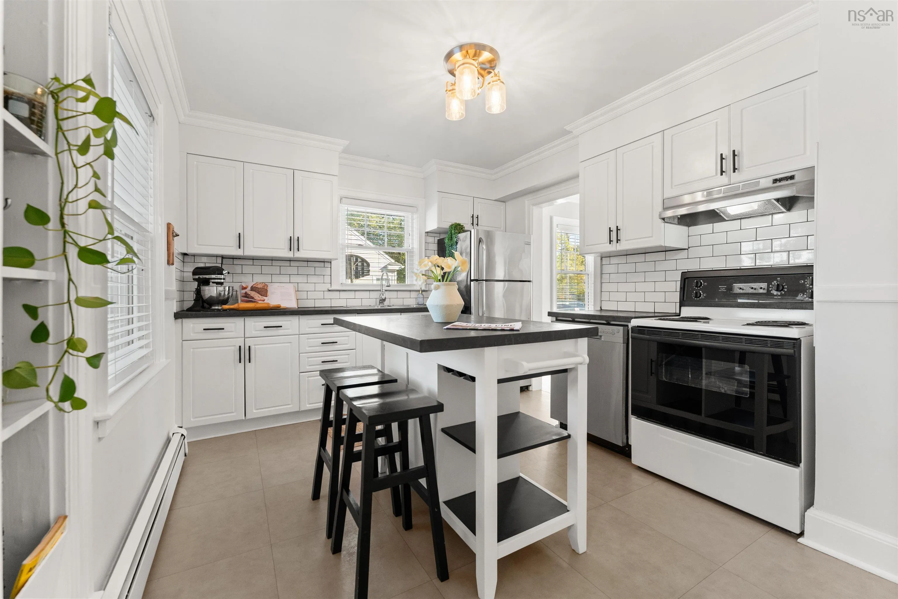 70 Oakdene Avenue, Kentville, NS B4N 2B9, 3 Bedrooms Bedrooms, ,1 BathroomBathrooms,Residential,For Sale,Oakdene,202524933