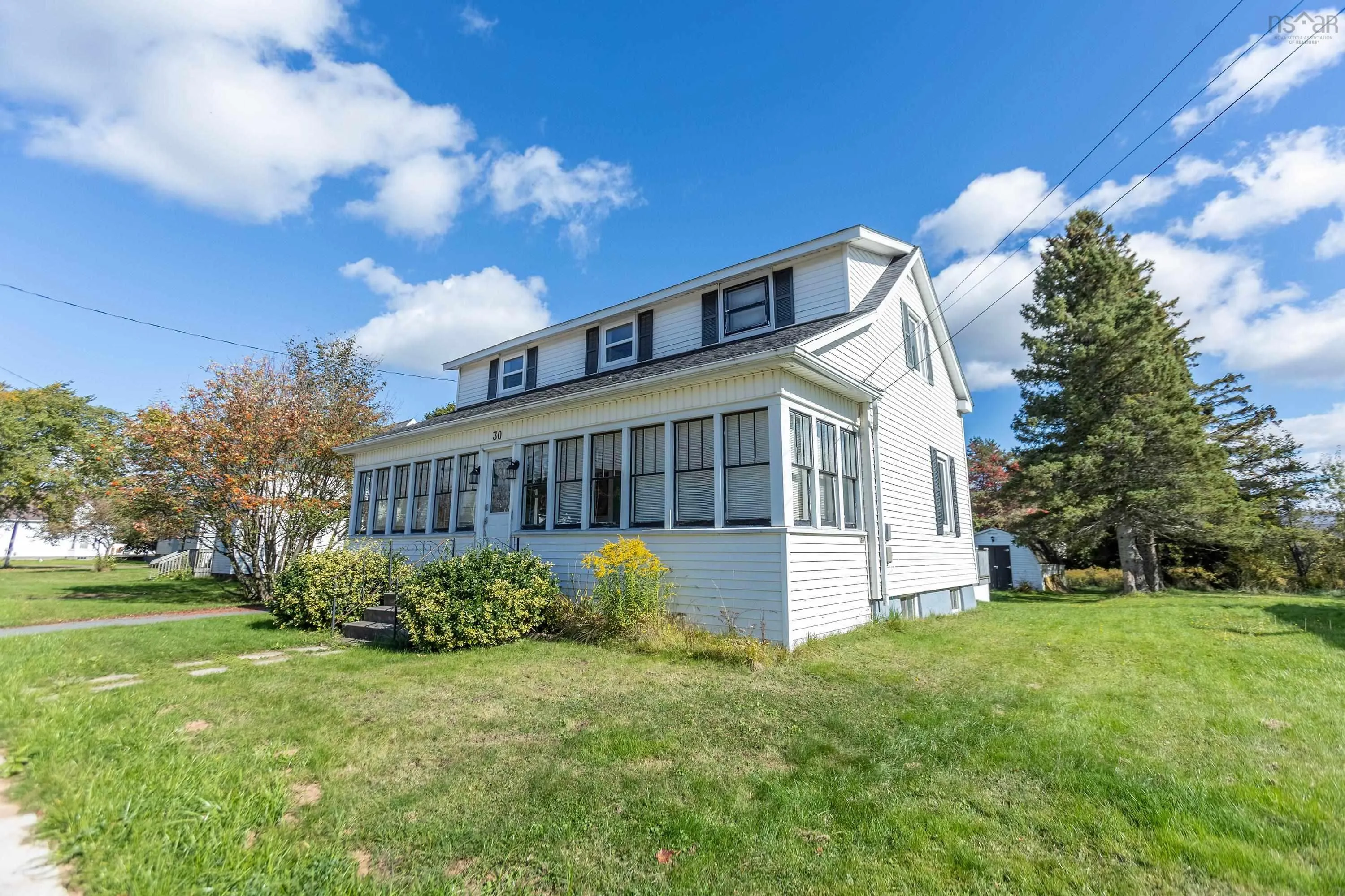 30 Victoria Street W, Amherst Ns B4h 1c1, 2 Bedrooms Bedrooms, ,1 BathroomBathrooms,Residential,For Sale,Victoria,202424287