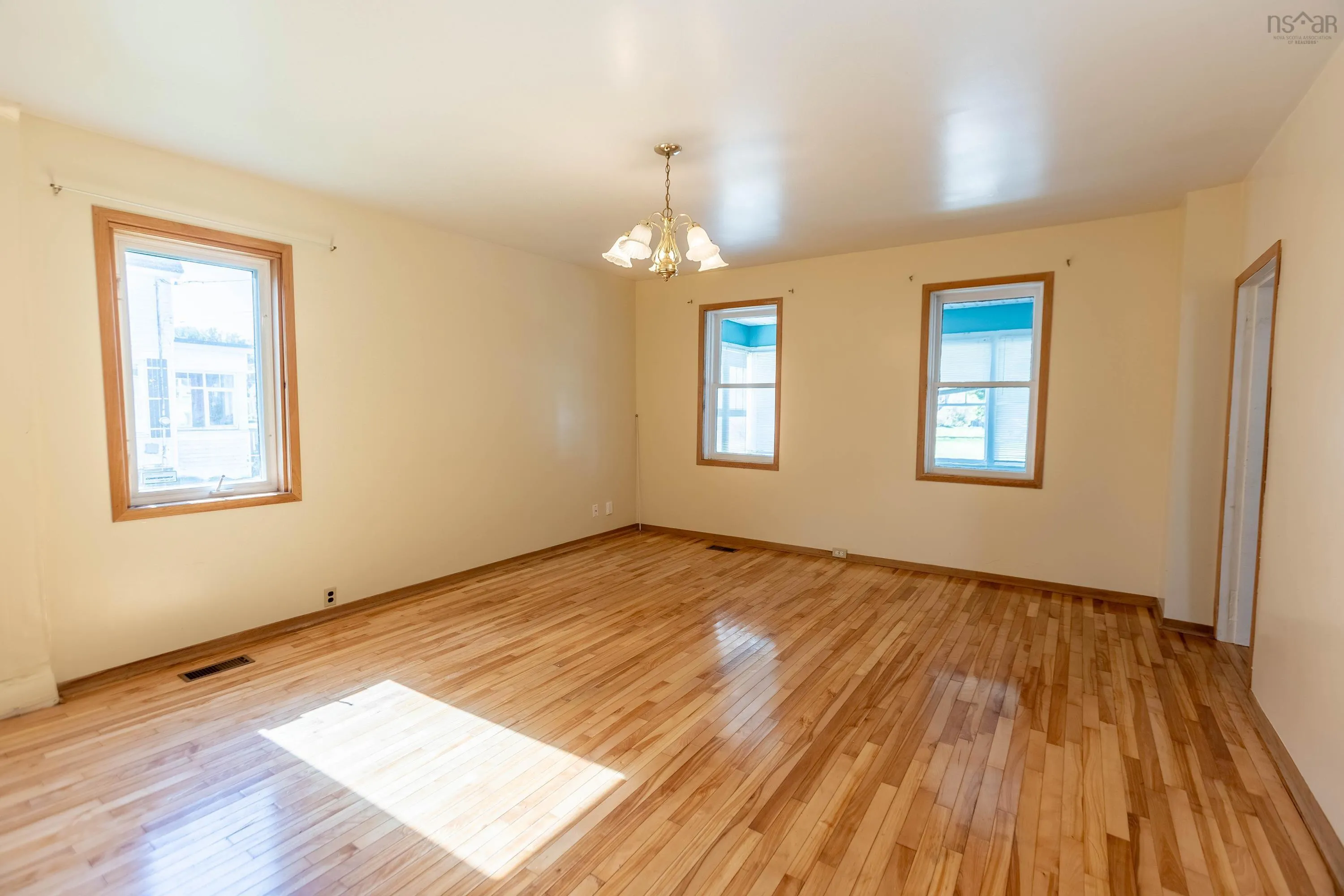 30 Victoria Street W, Amherst Ns B4h 1c1, 2 Bedrooms Bedrooms, ,1 BathroomBathrooms,Residential,For Sale,Victoria,202424287