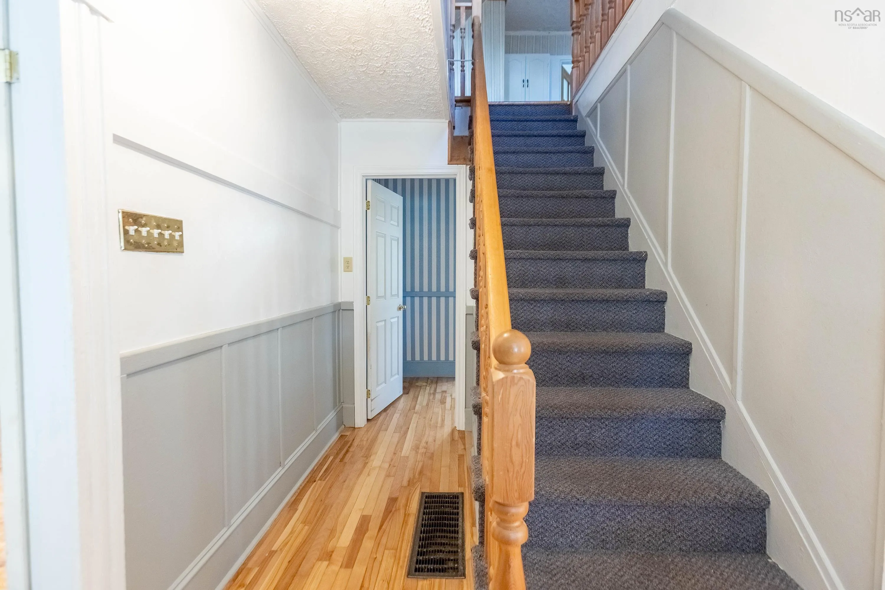 30 Victoria Street W, Amherst Ns B4h 1c1, 2 Bedrooms Bedrooms, ,1 BathroomBathrooms,Residential,For Sale,Victoria,202424287