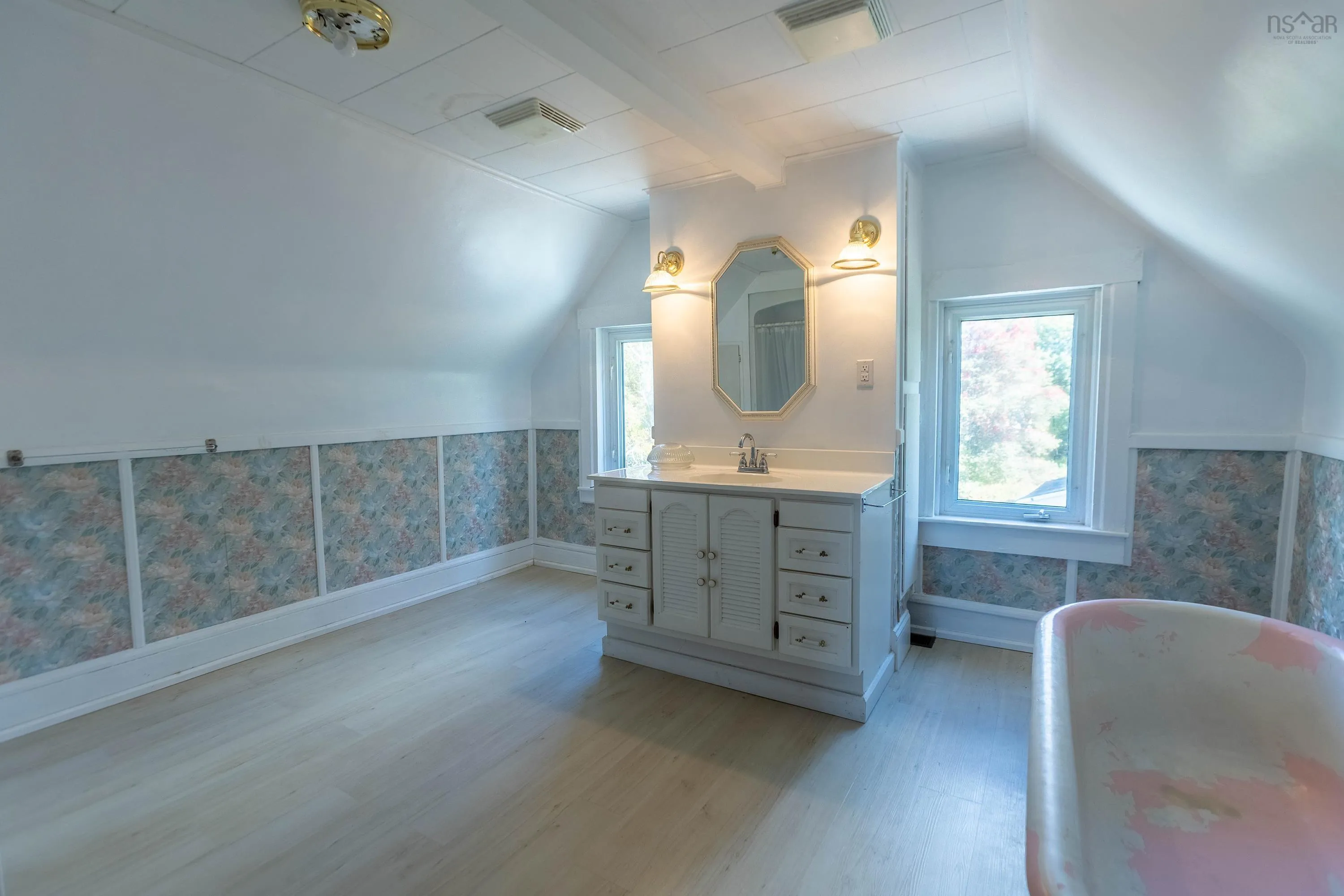 30 Victoria Street W, Amherst Ns B4h 1c1, 2 Bedrooms Bedrooms, ,1 BathroomBathrooms,Residential,For Sale,Victoria,202424287