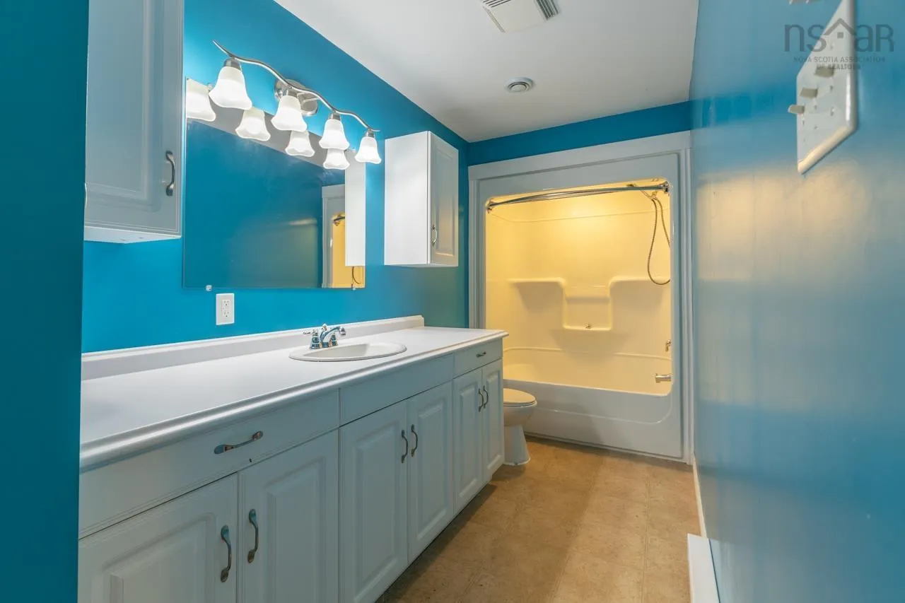 42-44 Bellmont Avenue, North Chegoggin Ns B5a 5k5, 5 Bedrooms Bedrooms, ,2 BathroomsBathrooms,Residential,For Sale,Bellmont,202508475