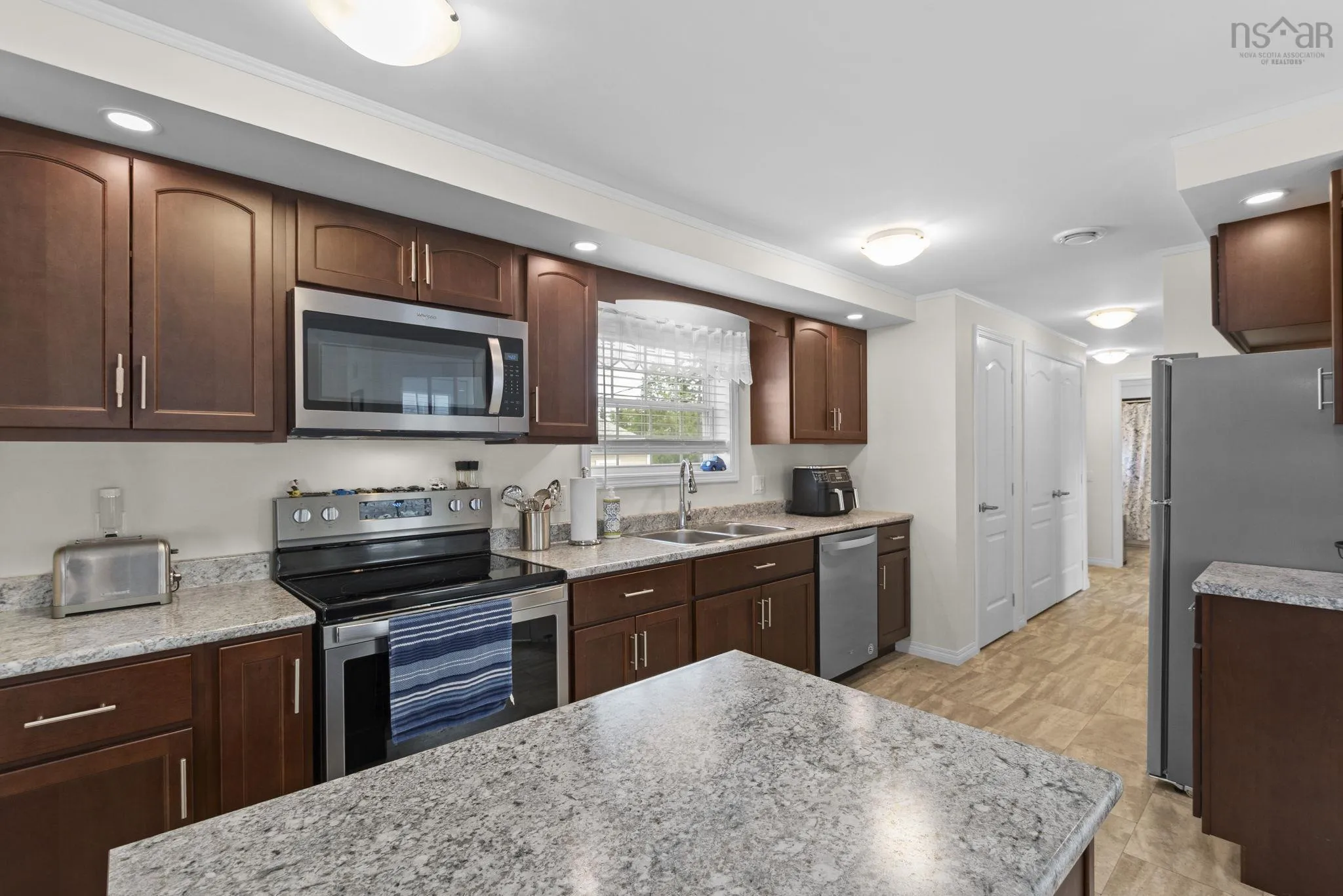 24 Ninth Street, Lucasville, NS B4B 1R5, 3 Bedrooms Bedrooms, ,2 BathroomsBathrooms,Residential,For Sale,Ninth,202518813