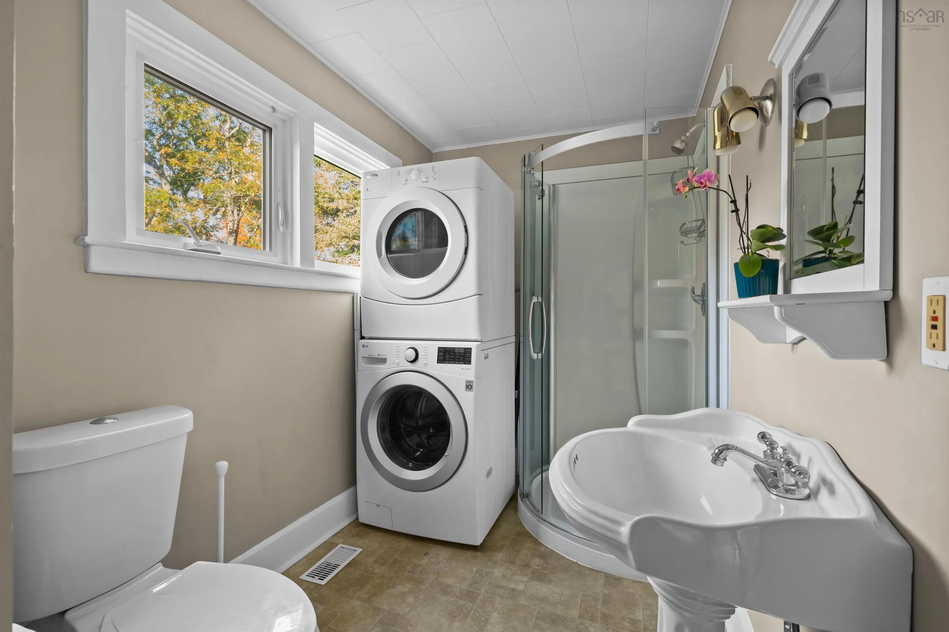 8 Marina Road, Marriotts Cove, NS B0J 1K0, 3 Bedrooms Bedrooms, ,2 BathroomsBathrooms,Residential,For Sale,Marina,202525583