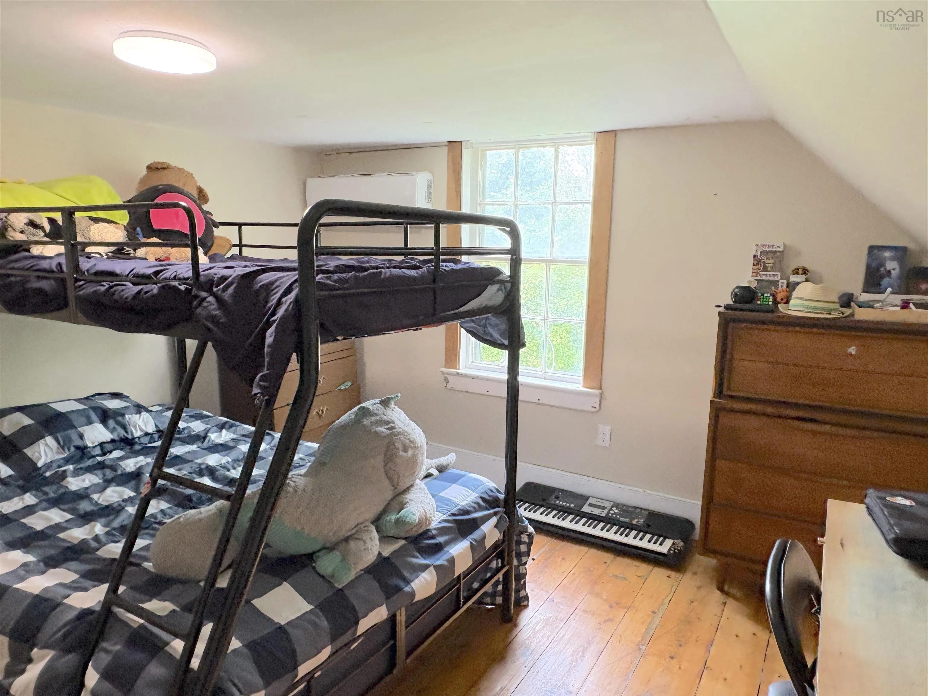 107 Parr Street, Shelburne, NS B0T 1W0, 3 Bedrooms Bedrooms, ,2 BathroomsBathrooms,Residential,For Sale,Parr,202519902