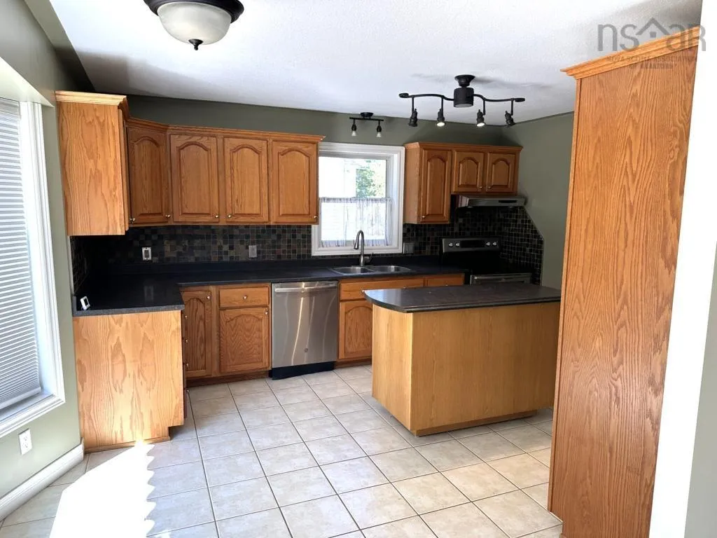 1779 Drummond Drive, Kingston, NS B0P 1R0, 4 Bedrooms Bedrooms, ,4 BathroomsBathrooms,Residential,For Sale,Drummond,202523648