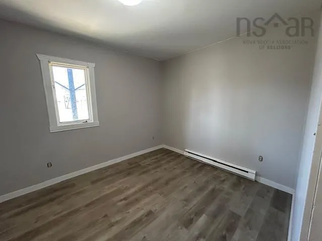 34 Oxford Avenue, Sydney Mines, NS B1V 2J2, 5 Bedrooms Bedrooms, ,Residential Income,For Sale,Oxford,202517467