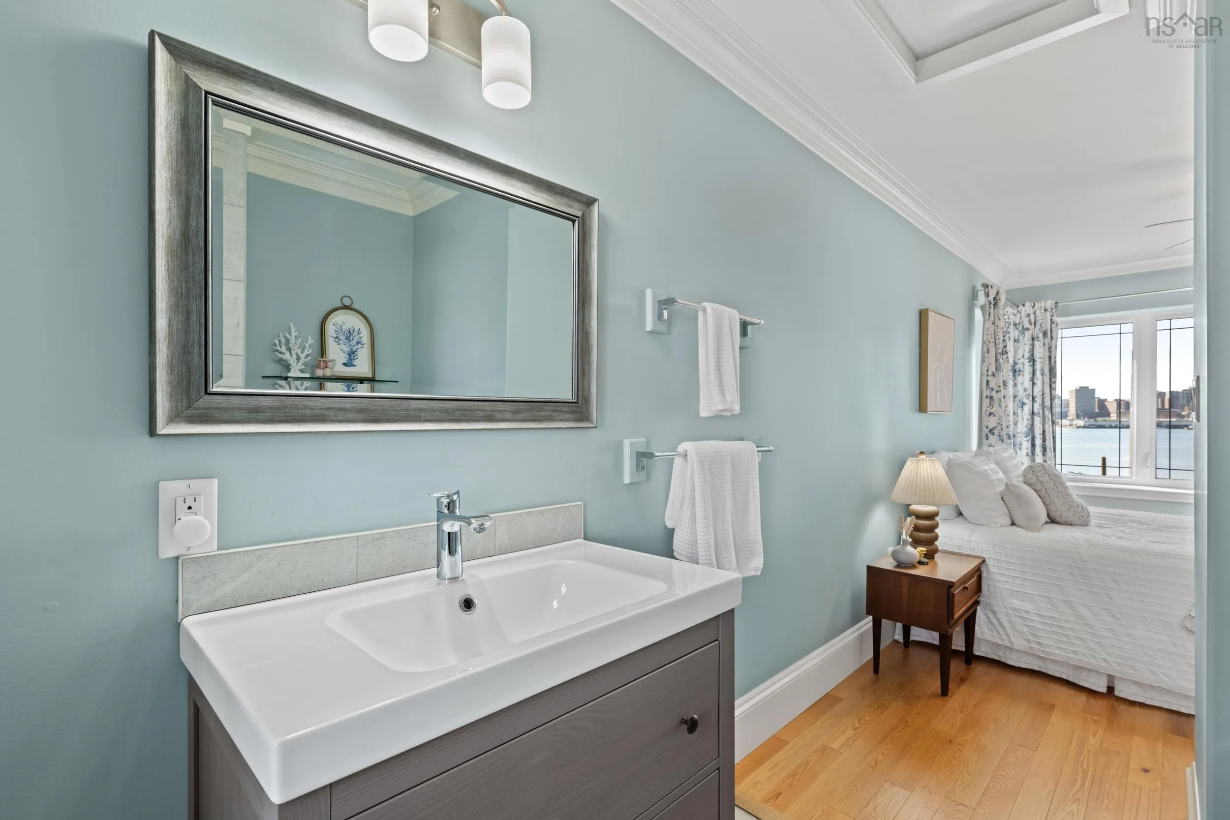 60 Shore Road, Dartmouth, NS B3A 1A3, 3 Bedrooms Bedrooms, ,4 BathroomsBathrooms,Residential,For Sale,Shore,202522887