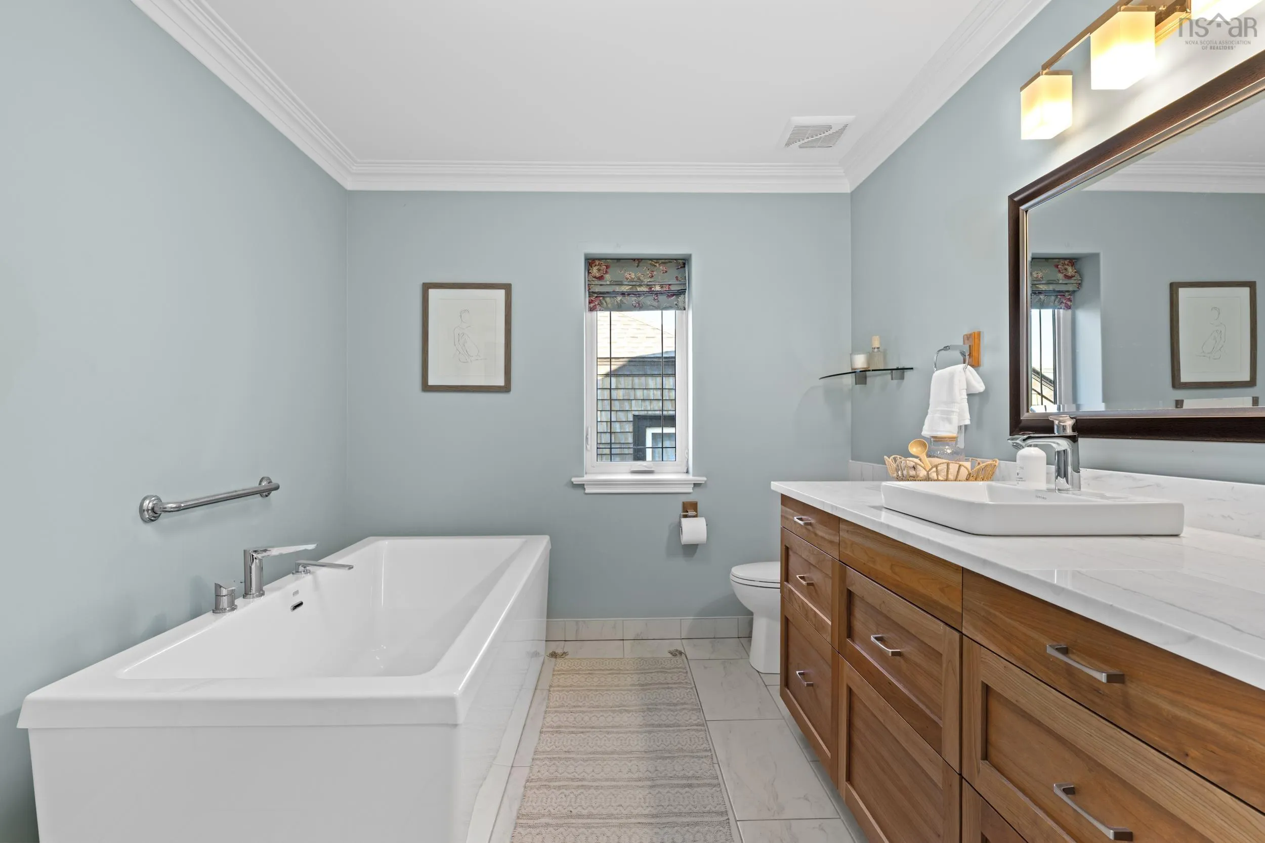 60 Shore Road, Dartmouth, NS B3A 1A3, 3 Bedrooms Bedrooms, ,4 BathroomsBathrooms,Residential,For Sale,Shore,202522887