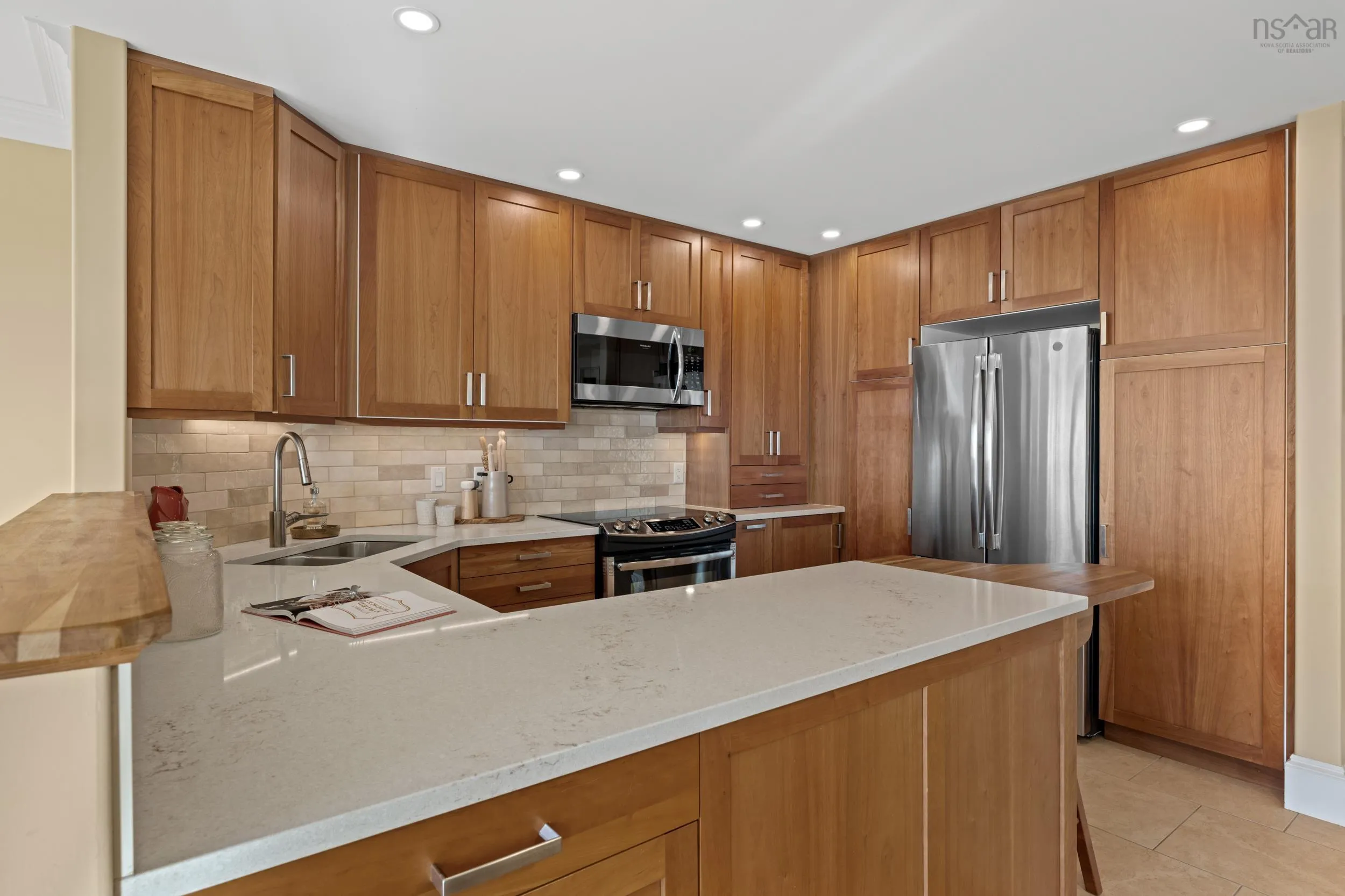 60 Shore Road, Dartmouth, NS B3A 1A3, 3 Bedrooms Bedrooms, ,4 BathroomsBathrooms,Residential,For Sale,Shore,202522887