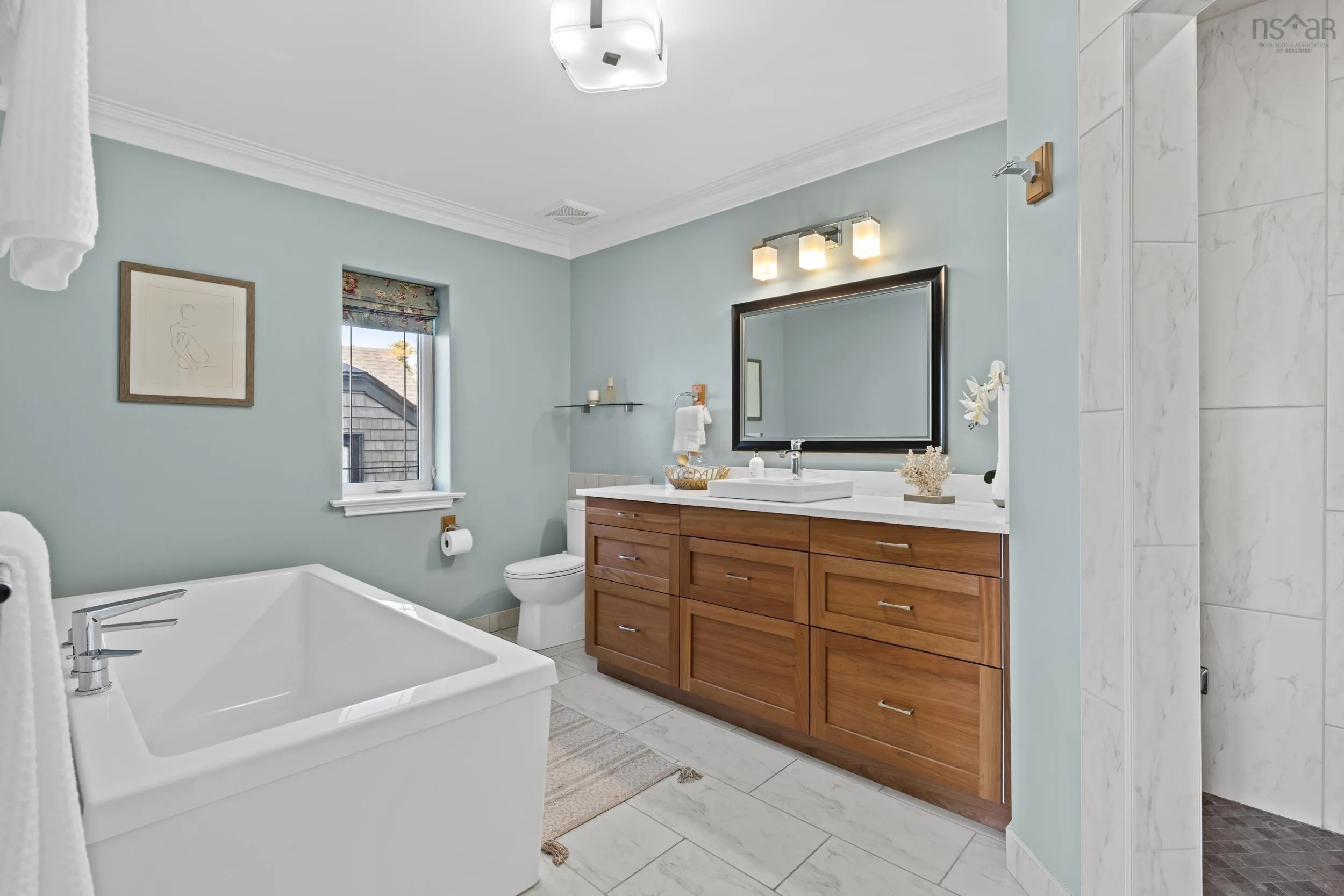 60 Shore Road, Dartmouth, NS B3A 1A3, 3 Bedrooms Bedrooms, ,4 BathroomsBathrooms,Residential,For Sale,Shore,202522887