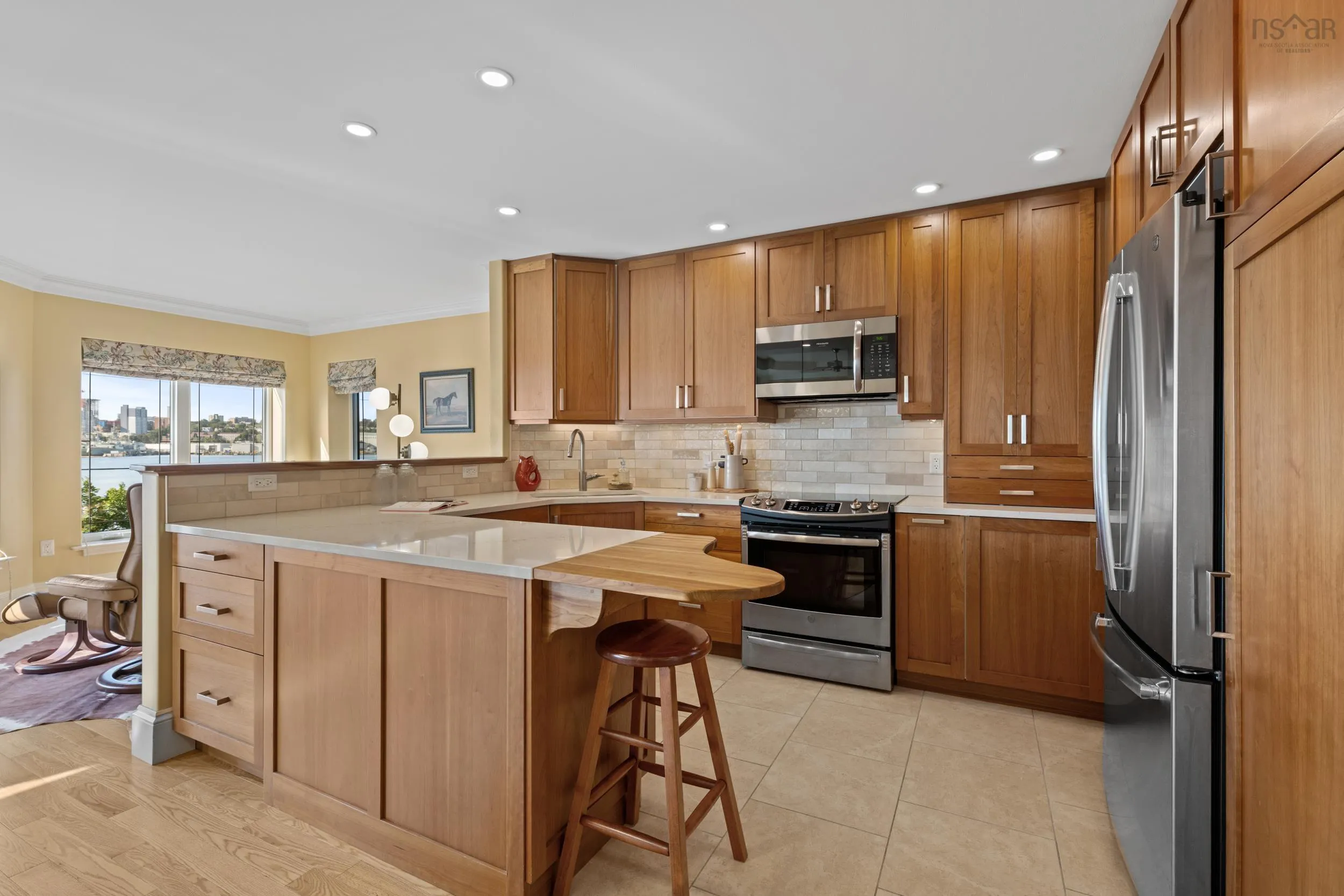 60 Shore Road, Dartmouth, NS B3A 1A3, 3 Bedrooms Bedrooms, ,4 BathroomsBathrooms,Residential,For Sale,Shore,202522887