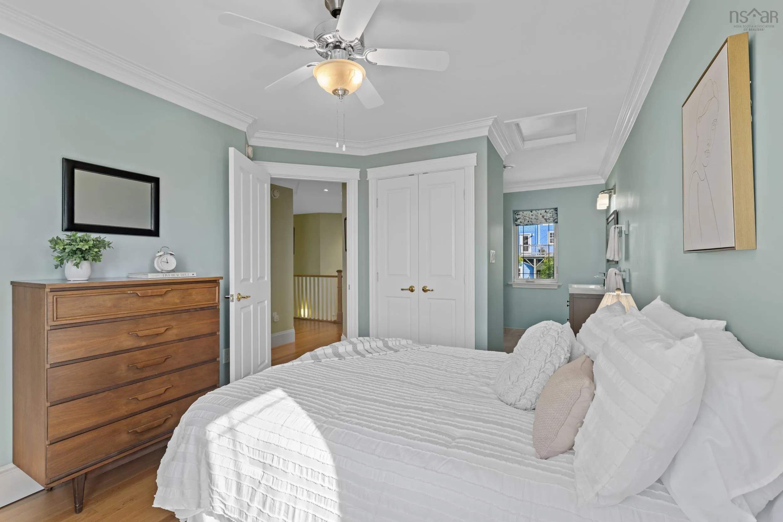 60 Shore Road, Dartmouth, NS B3A 1A3, 3 Bedrooms Bedrooms, ,4 BathroomsBathrooms,Residential,For Sale,Shore,202522887