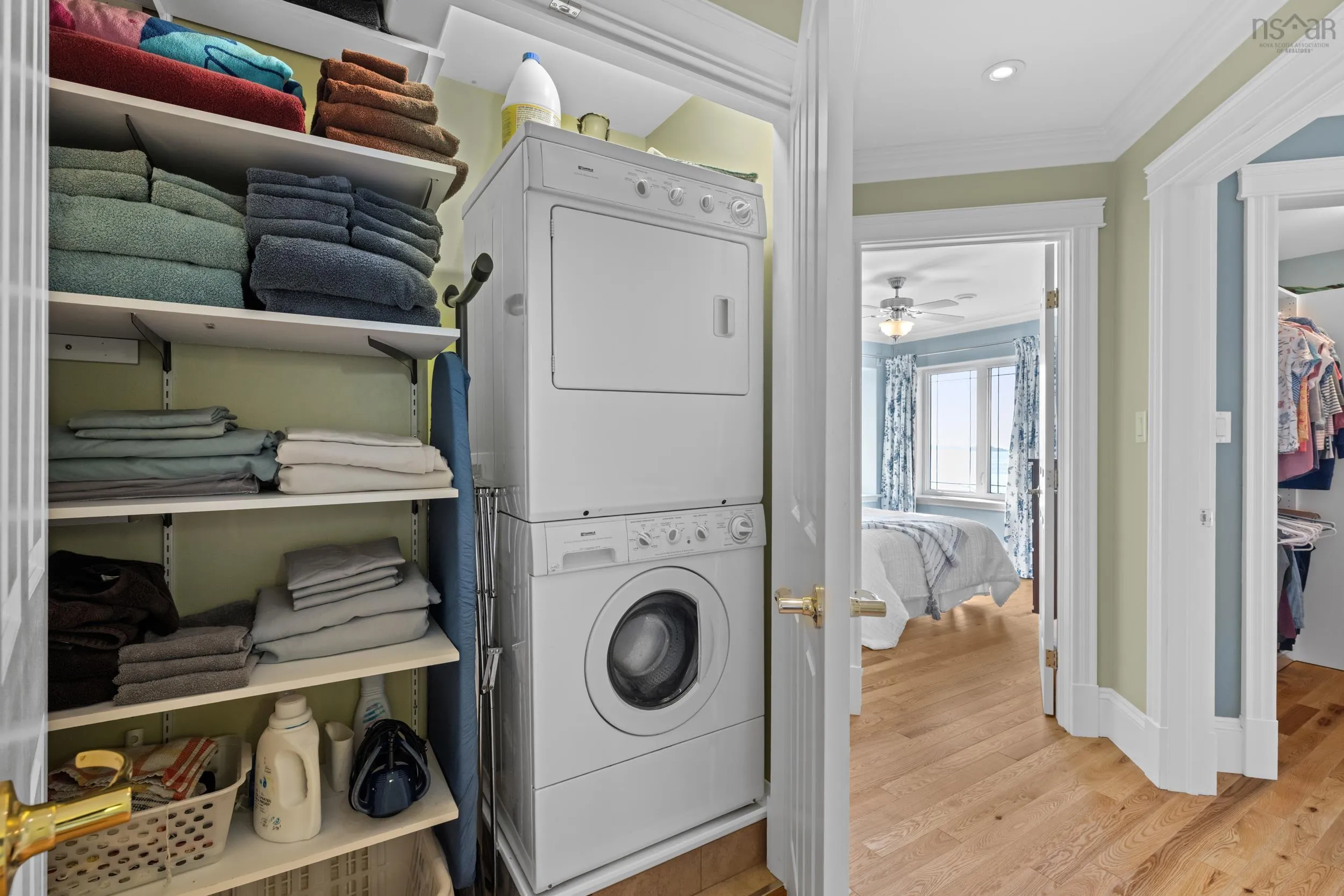 60 Shore Road, Dartmouth, NS B3A 1A3, 3 Bedrooms Bedrooms, ,4 BathroomsBathrooms,Residential,For Sale,Shore,202522887