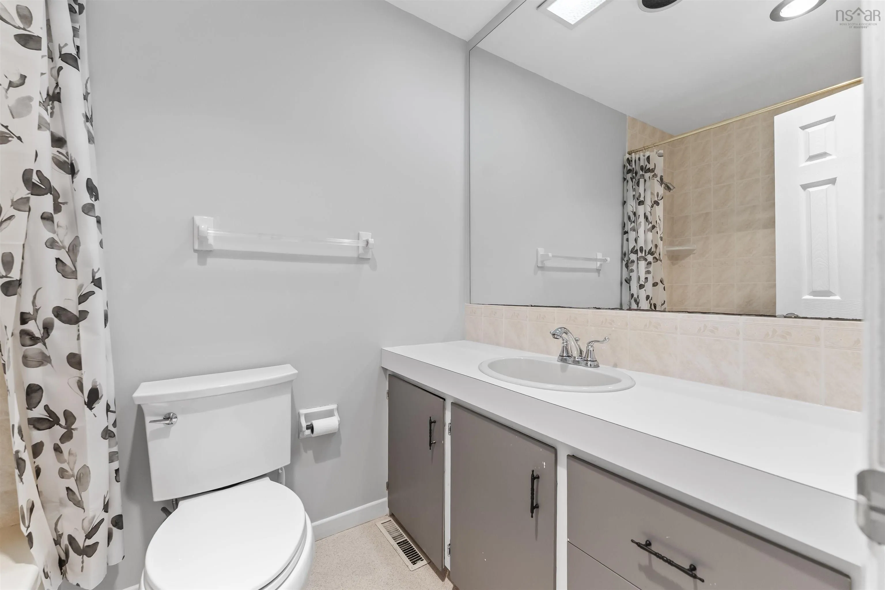 1582 John Brackett Drive, Herring Cove, NS B3V 1G8, 4 Bedrooms Bedrooms, ,3 BathroomsBathrooms,Residential,For Sale,John Brackett,202517674