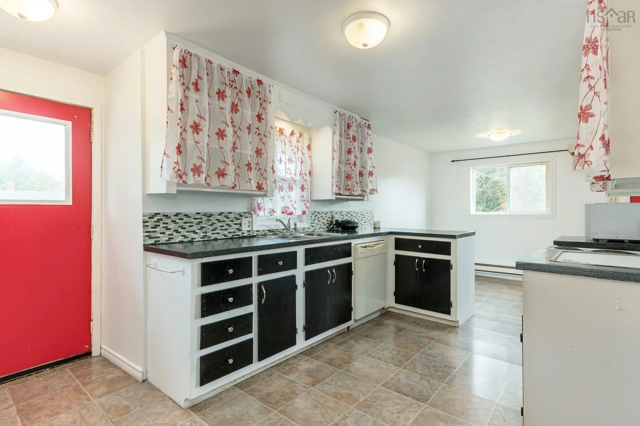 61 Dunlop Road, Brooklyn, NS B0N 2A0, 2 Bedrooms Bedrooms, ,1 BathroomBathrooms,Residential,For Sale,Dunlop,202522343