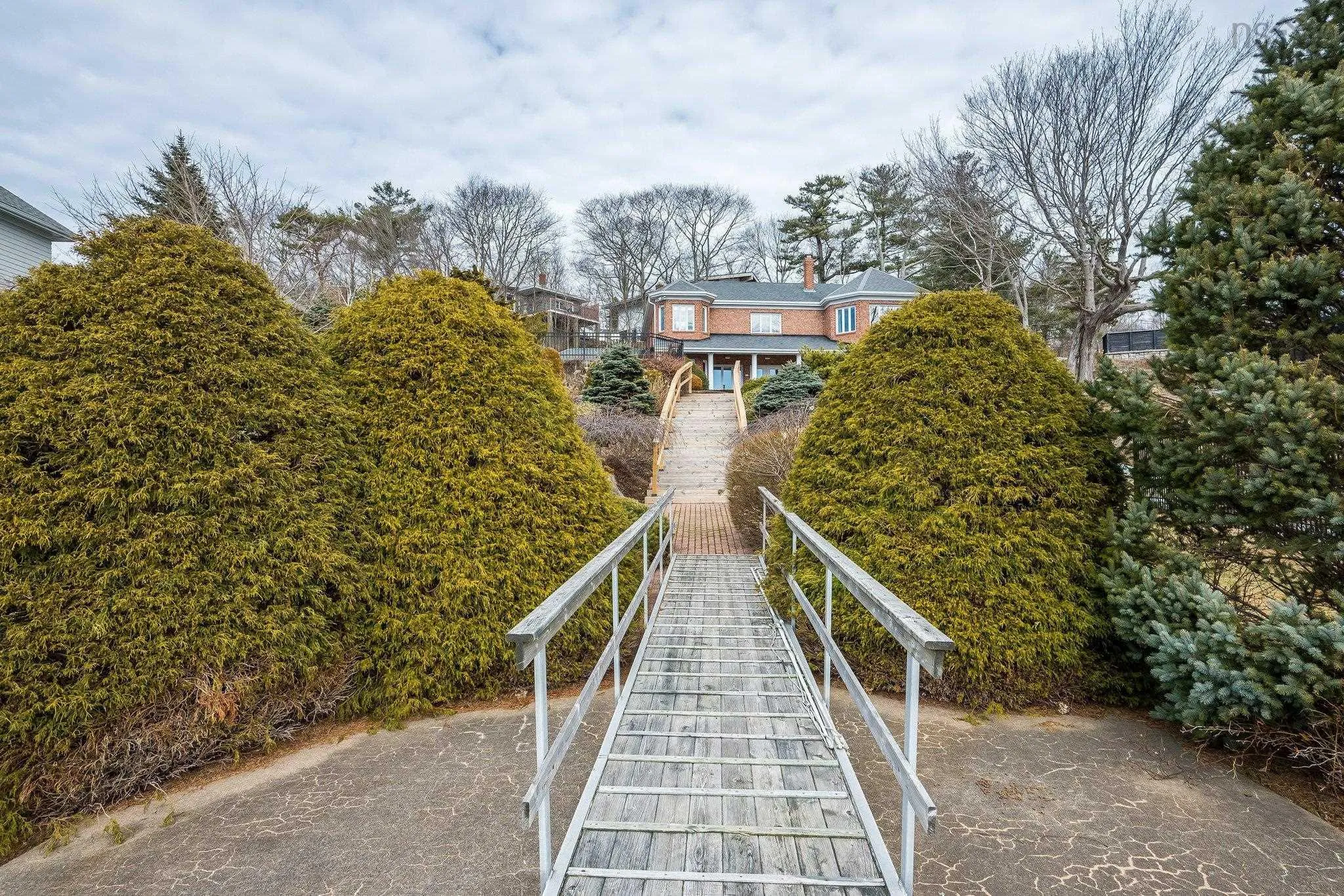 6634 South Street, Halifax Ns B3h 1v2, 4 Bedrooms Bedrooms, ,4 BathroomsBathrooms,Residential,For Sale,South,202503432