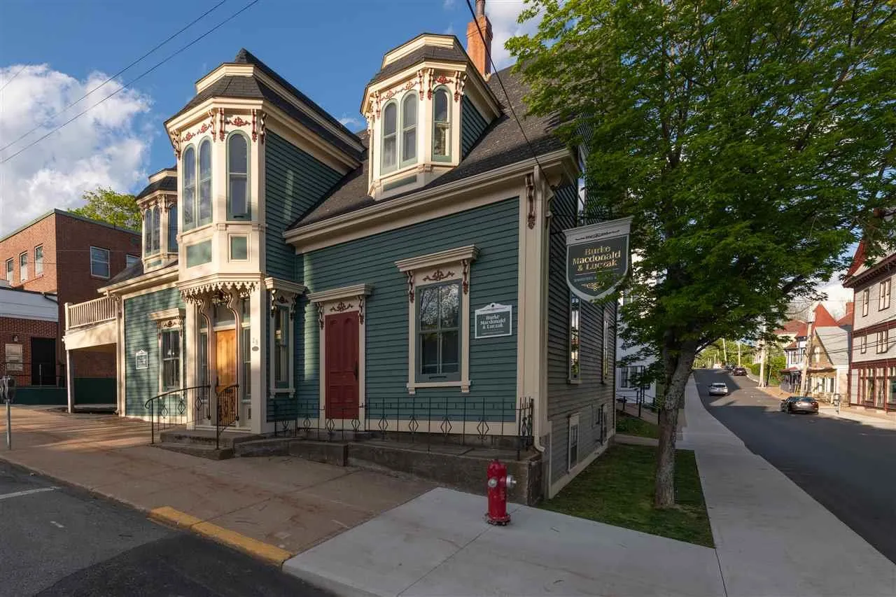 28 King Street, Lunenburg Ns B0j 2c0, 3 Bedrooms Bedrooms, ,2 BathroomsBathrooms,Residential,For Sale,King,202402976