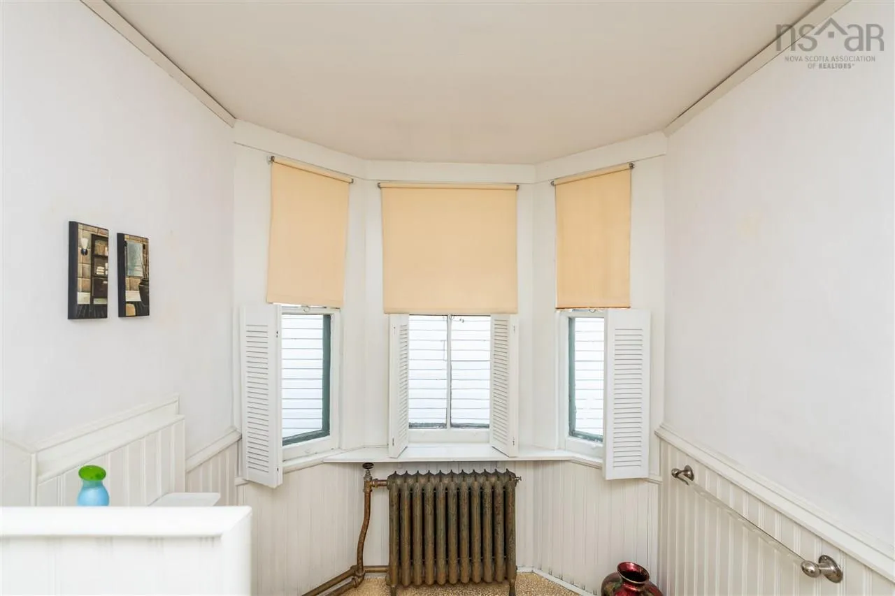 28 King Street, Lunenburg Ns B0j 2c0, 3 Bedrooms Bedrooms, ,2 BathroomsBathrooms,Residential,For Sale,King,202402976