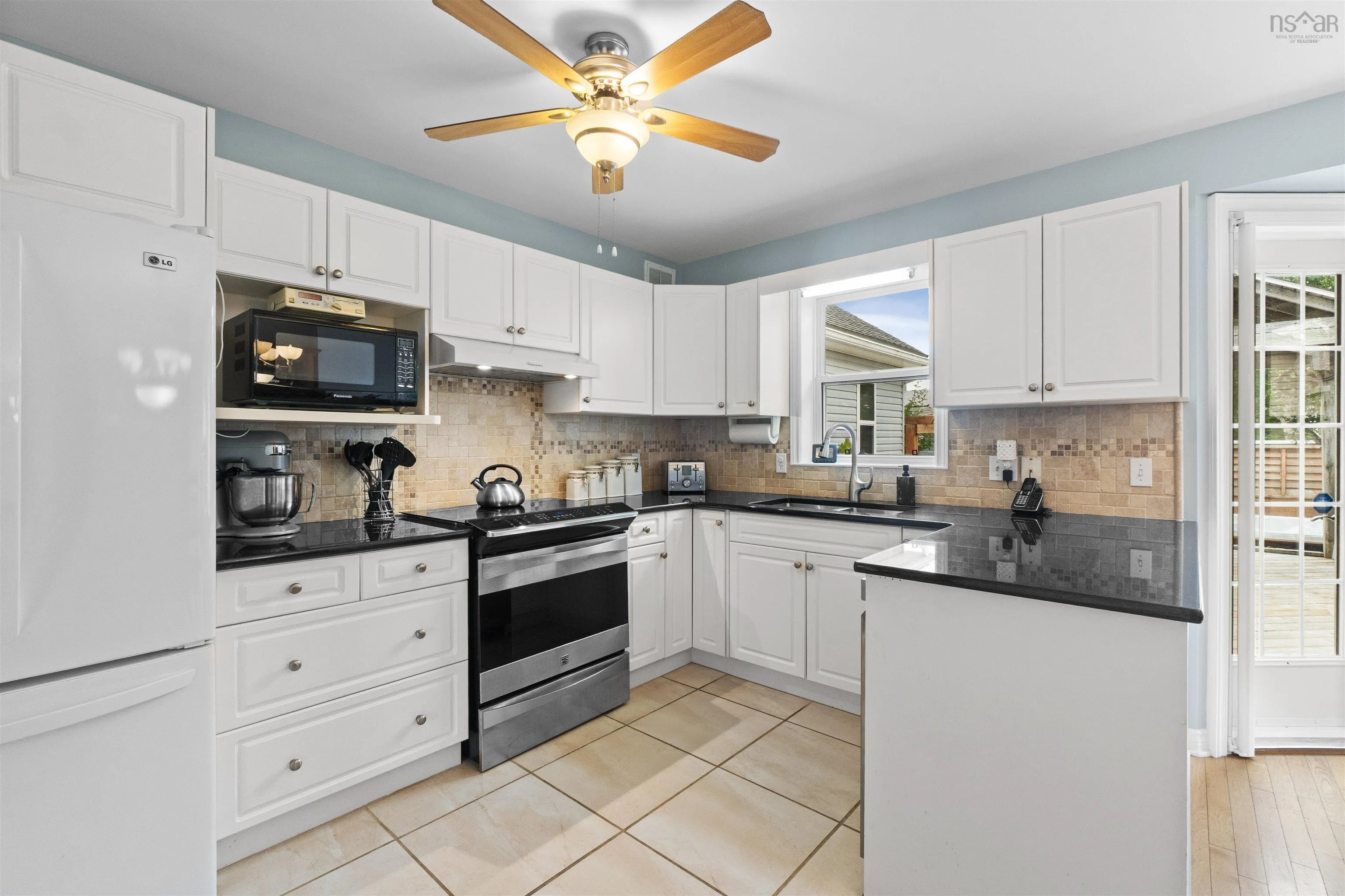 15 Wilton Crescent, Cole Harbour, NS B2V 2S9, 4 Bedrooms Bedrooms, ,2 BathroomsBathrooms,Residential,For Sale,Wilton,202521730