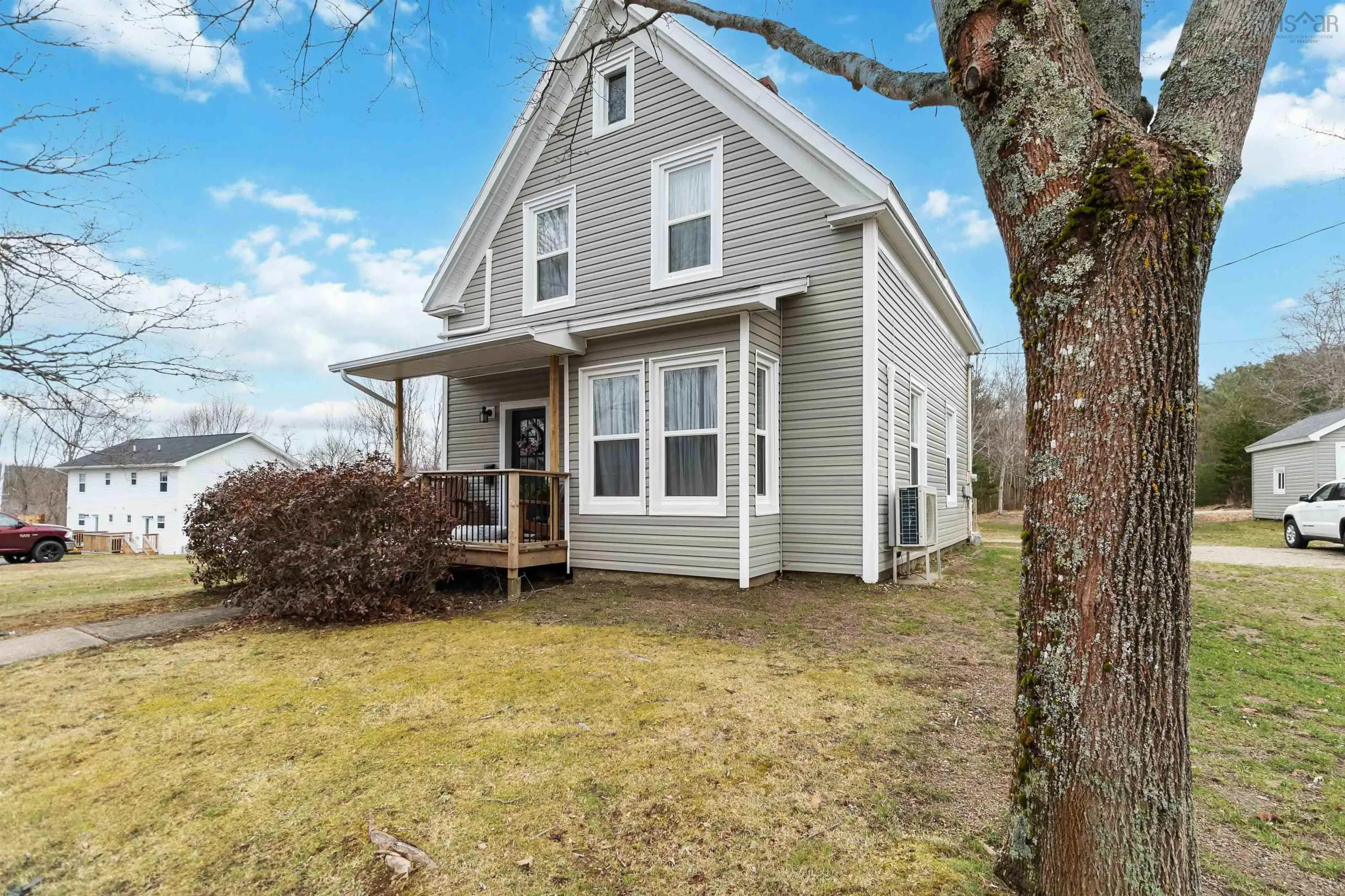 43 Jubilee Road, Bridgewater Ns B4v 2a3, 4 Bedrooms Bedrooms, ,2 BathroomsBathrooms,Residential,For Sale,Jubilee,202506883