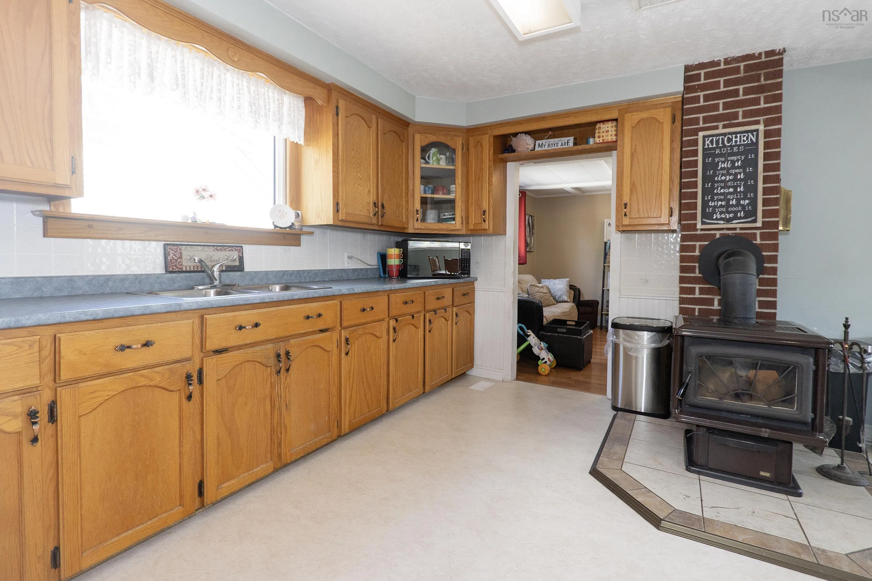 10 Minto Street, Amherst, NS B4H 1H2, 3 Bedrooms Bedrooms, ,2 BathroomsBathrooms,Residential,For Sale,Minto,202518416