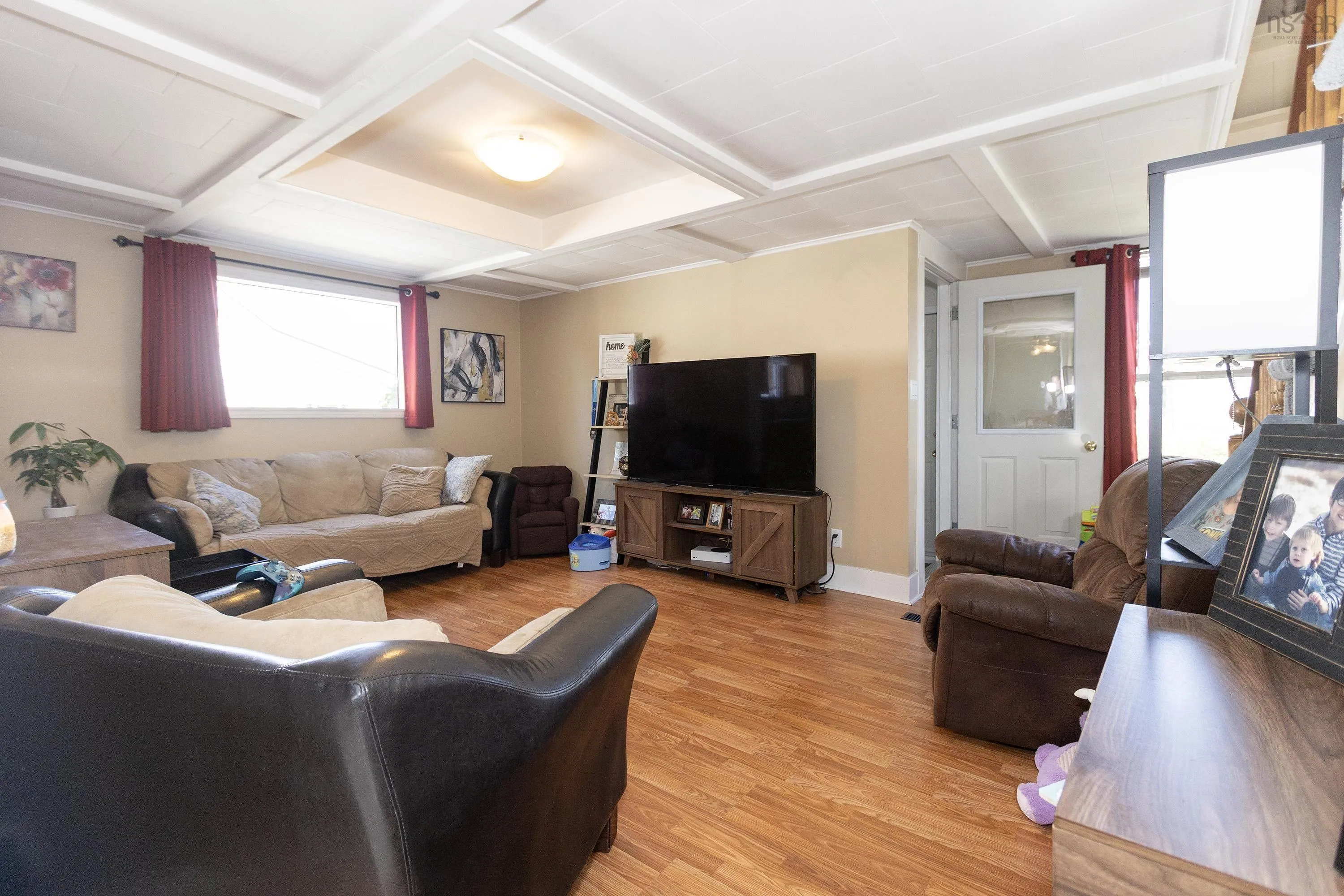 10 Minto Street, Amherst, NS B4H 1H2, 3 Bedrooms Bedrooms, ,2 BathroomsBathrooms,Residential,For Sale,Minto,202518416