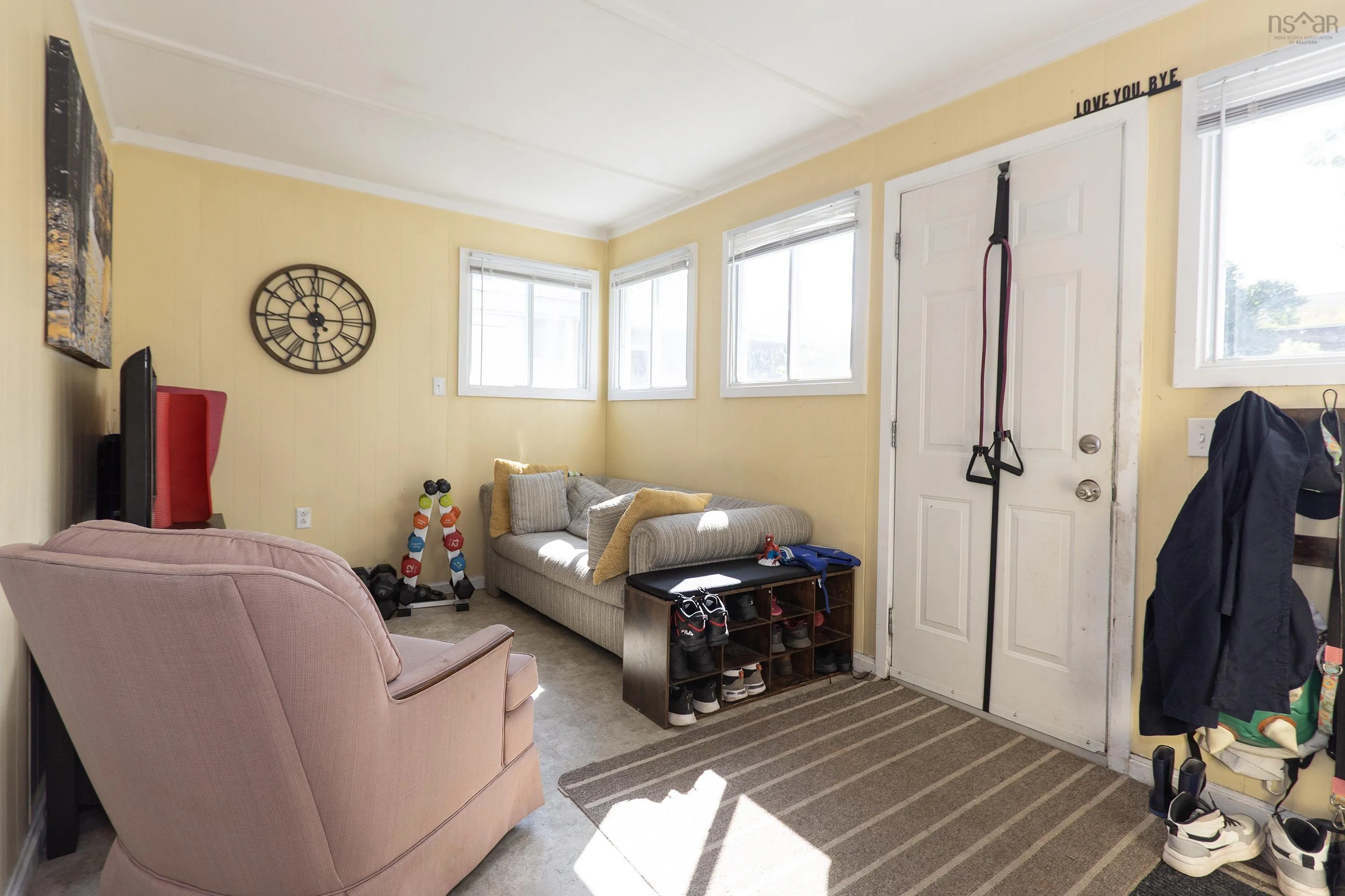 10 Minto Street, Amherst, NS B4H 1H2, 3 Bedrooms Bedrooms, ,2 BathroomsBathrooms,Residential,For Sale,Minto,202518416