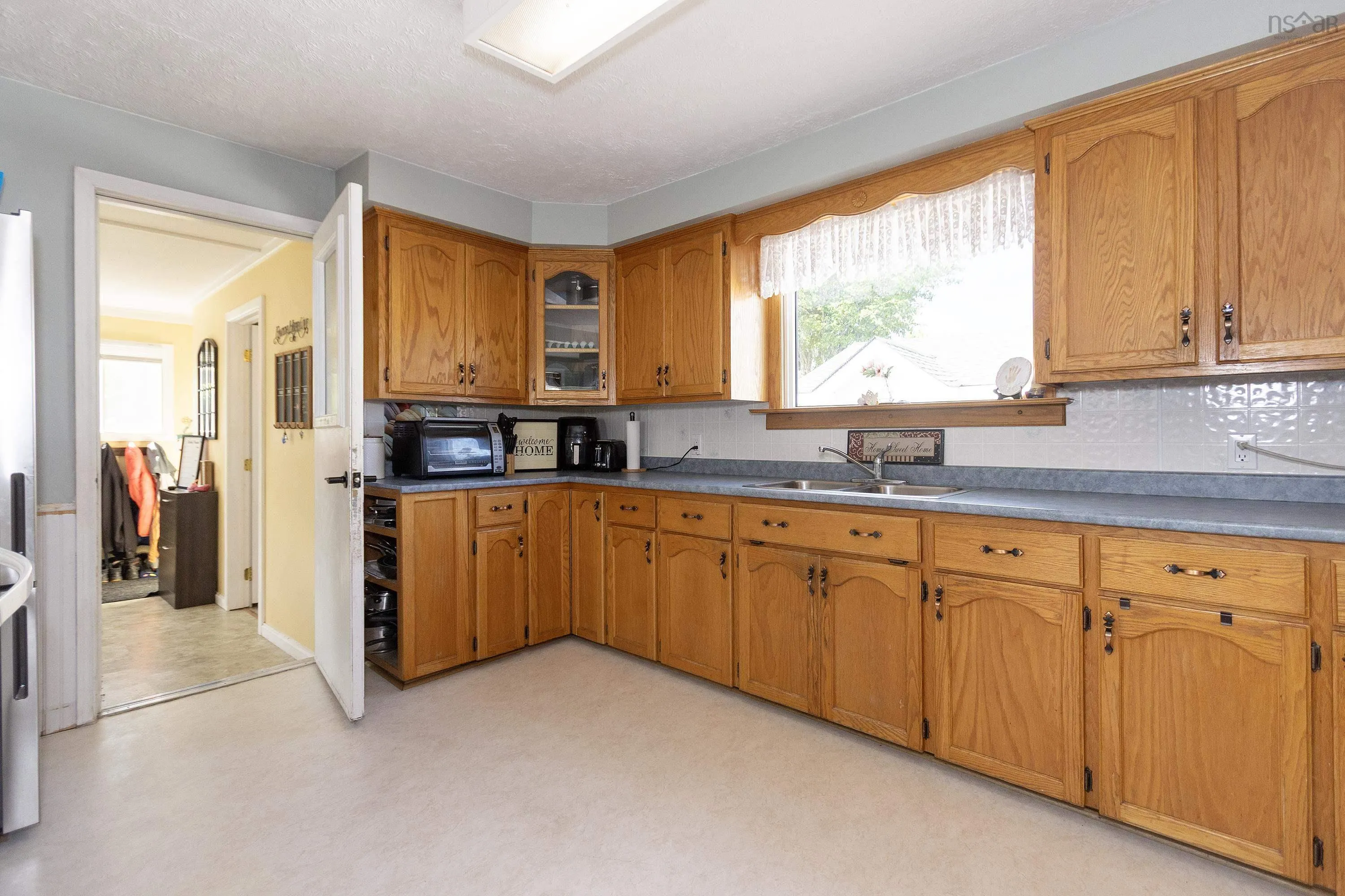 10 Minto Street, Amherst, NS B4H 1H2, 3 Bedrooms Bedrooms, ,2 BathroomsBathrooms,Residential,For Sale,Minto,202518416