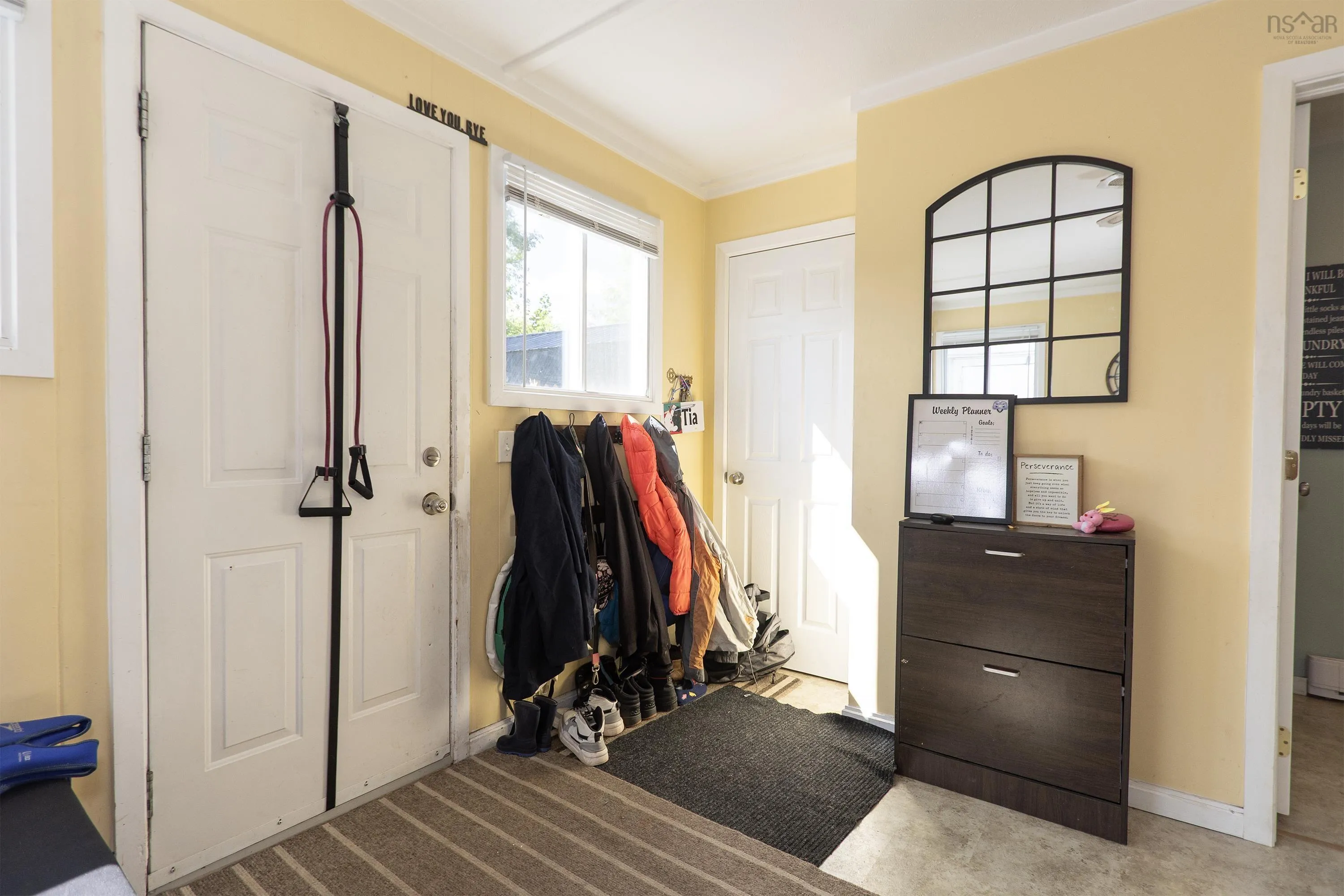 10 Minto Street, Amherst, NS B4H 1H2, 3 Bedrooms Bedrooms, ,2 BathroomsBathrooms,Residential,For Sale,Minto,202518416