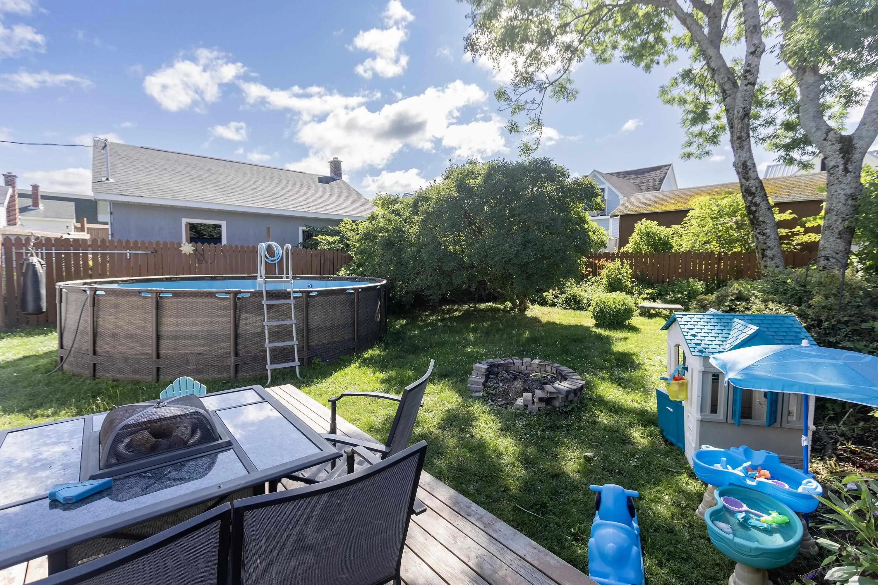 10 Minto Street, Amherst, NS B4H 1H2, 3 Bedrooms Bedrooms, ,2 BathroomsBathrooms,Residential,For Sale,Minto,202518416