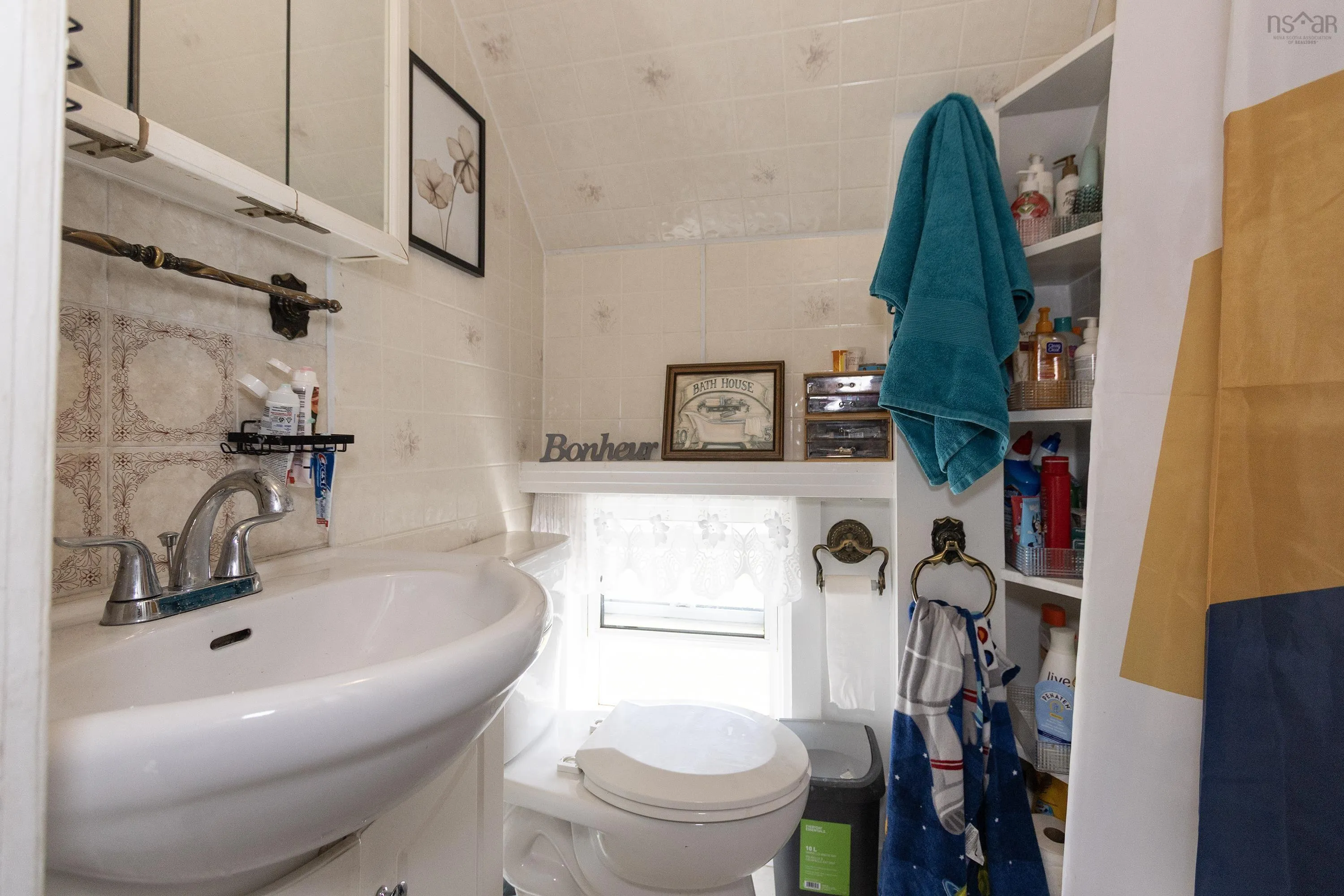 10 Minto Street, Amherst, NS B4H 1H2, 3 Bedrooms Bedrooms, ,2 BathroomsBathrooms,Residential,For Sale,Minto,202518416