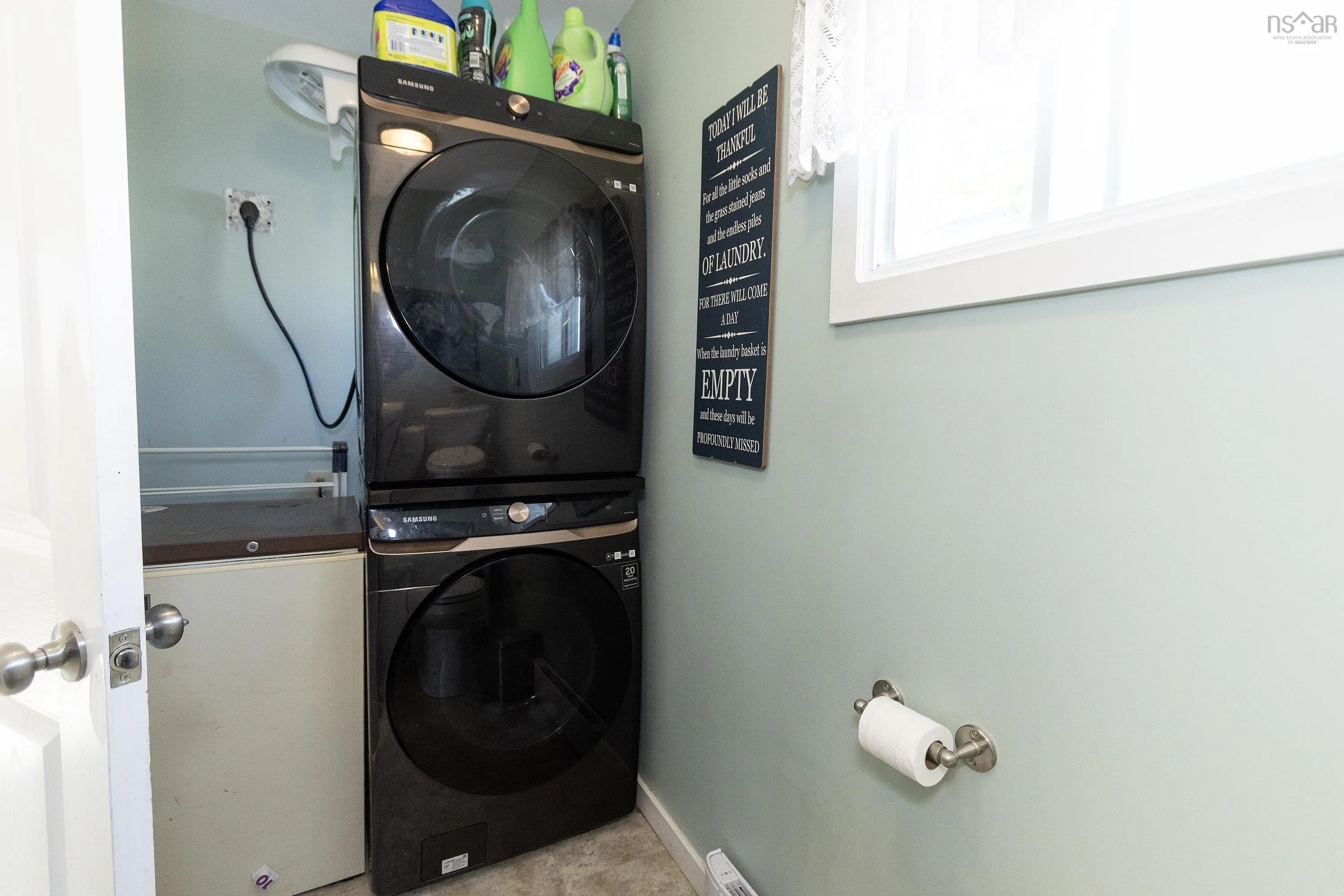 10 Minto Street, Amherst, NS B4H 1H2, 3 Bedrooms Bedrooms, ,2 BathroomsBathrooms,Residential,For Sale,Minto,202518416