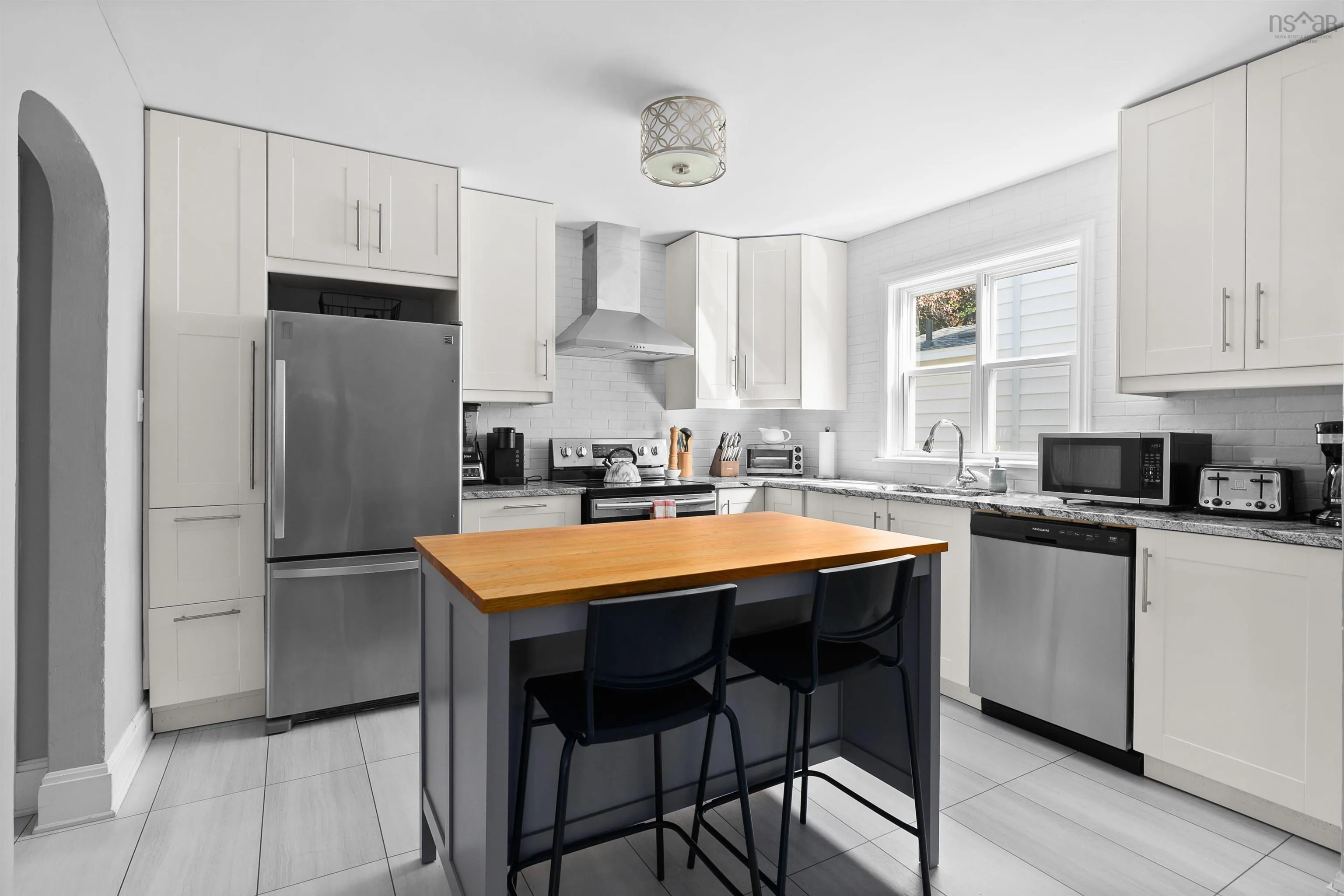 6571 Young Street, Halifax Peninsula, NS B3L 2A5, 6 Bedrooms Bedrooms, ,Residential Income,For Sale,Young,202518092