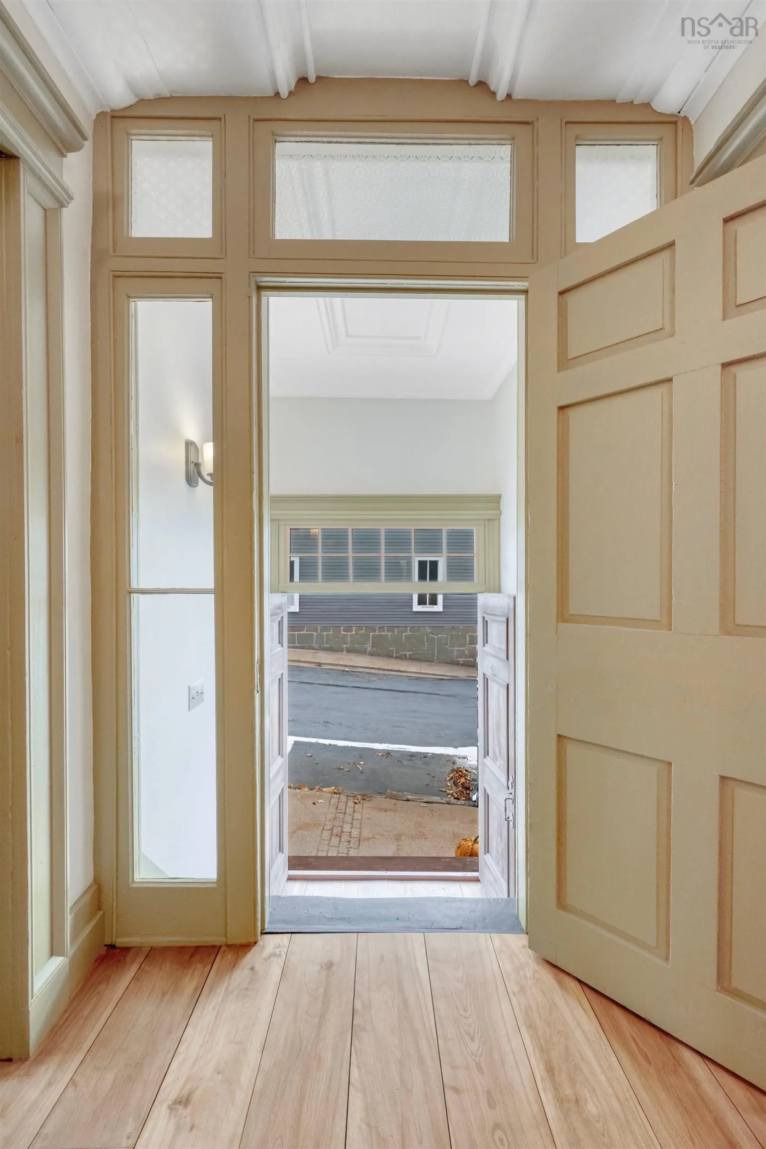 33 Cornwallis Street, Lunenburg Ns B0j 2c0, 3 Bedrooms Bedrooms, ,3 BathroomsBathrooms,Residential,For Sale,Cornwallis,202503857
